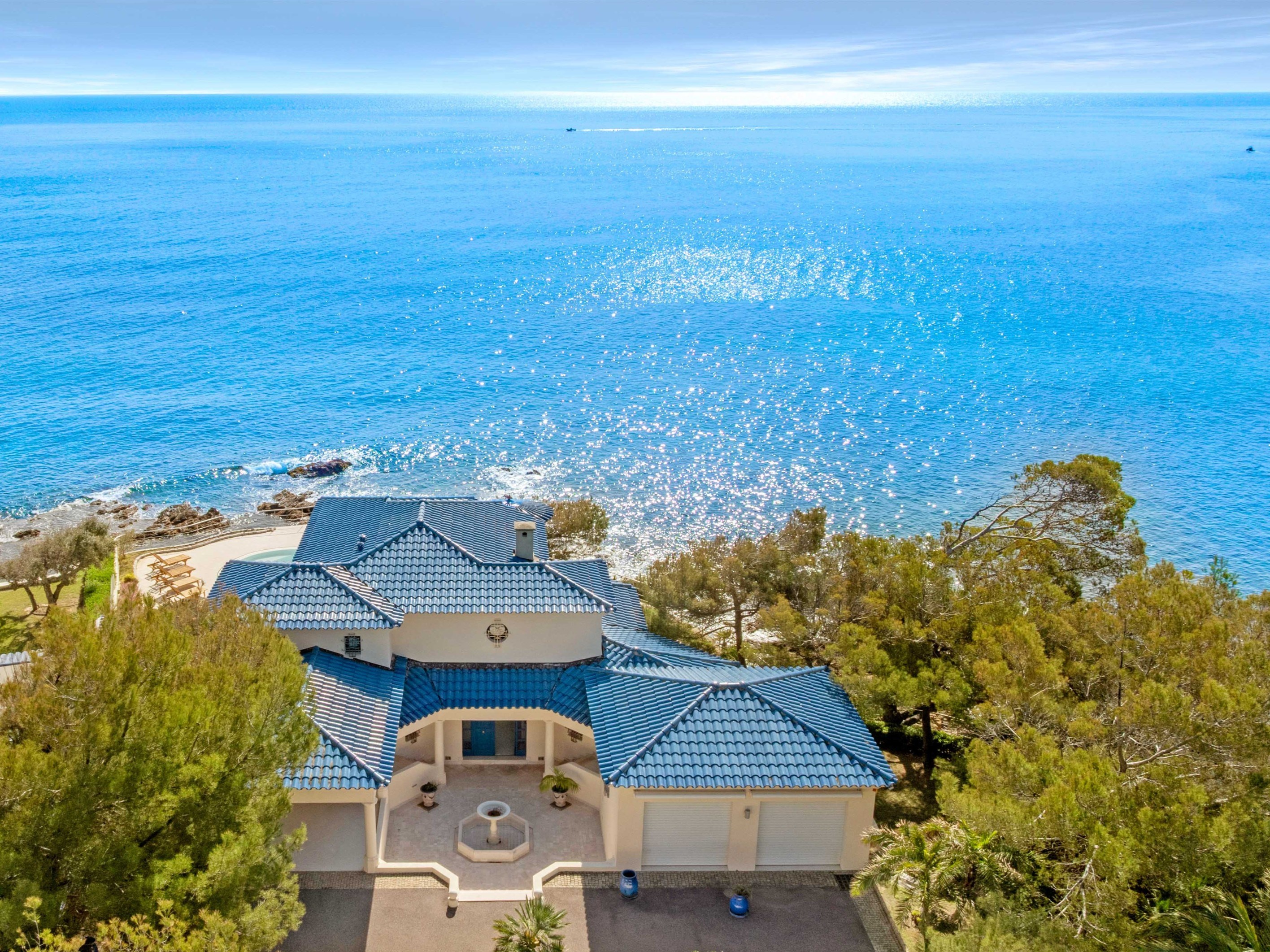  Les Issambres waterfront villa 290 sqm direct sea access 5 bedroom French Rivie… - 物件實景