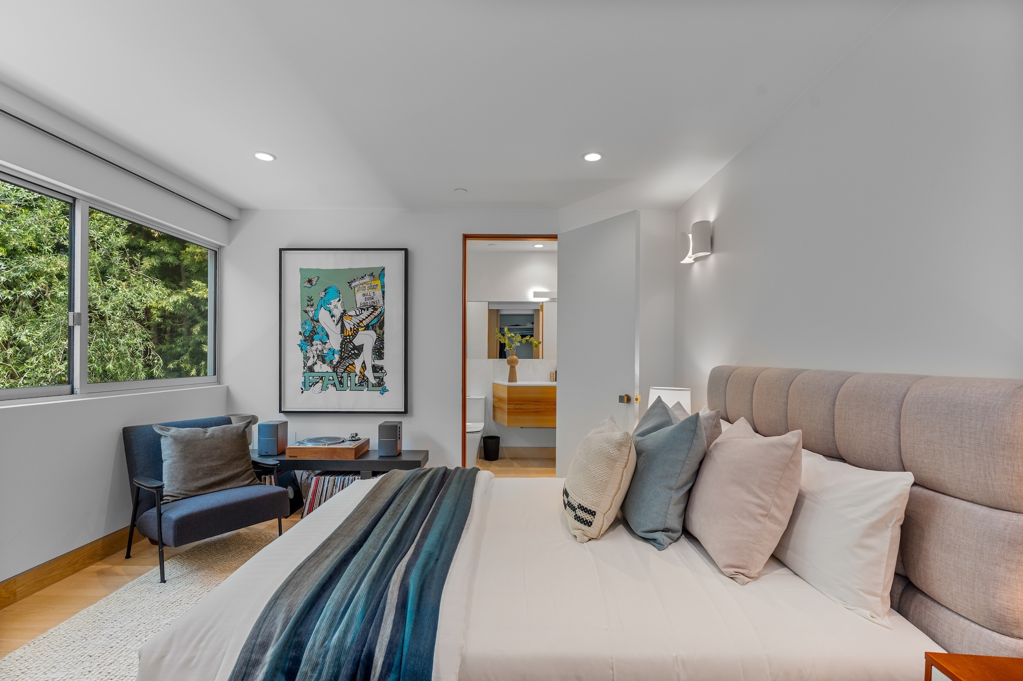  2129 Redcliff St - 物件實景