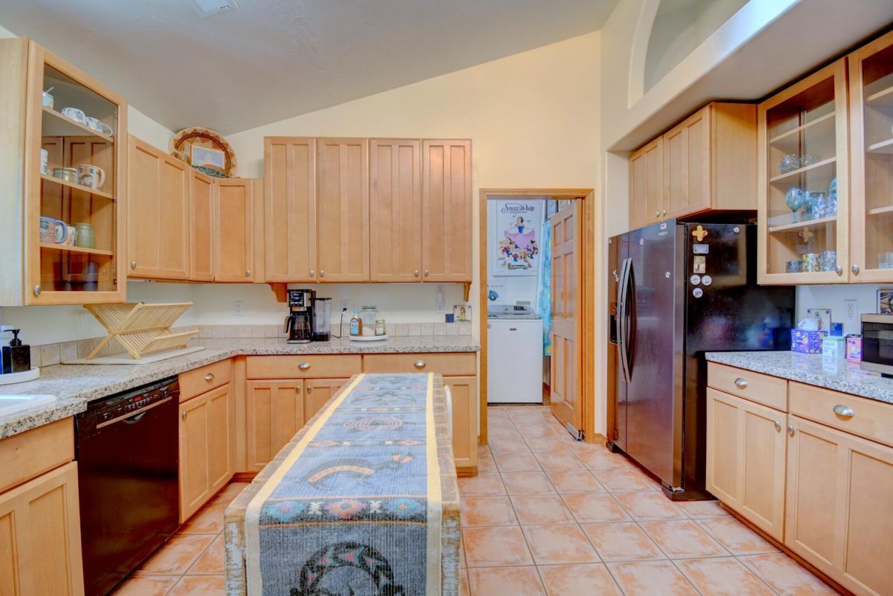 Tijeras, New Mexico, 87059, United States, 3 Bedrooms Bedrooms, ,2 BathroomsBathrooms,Residential,For Sale,1924821