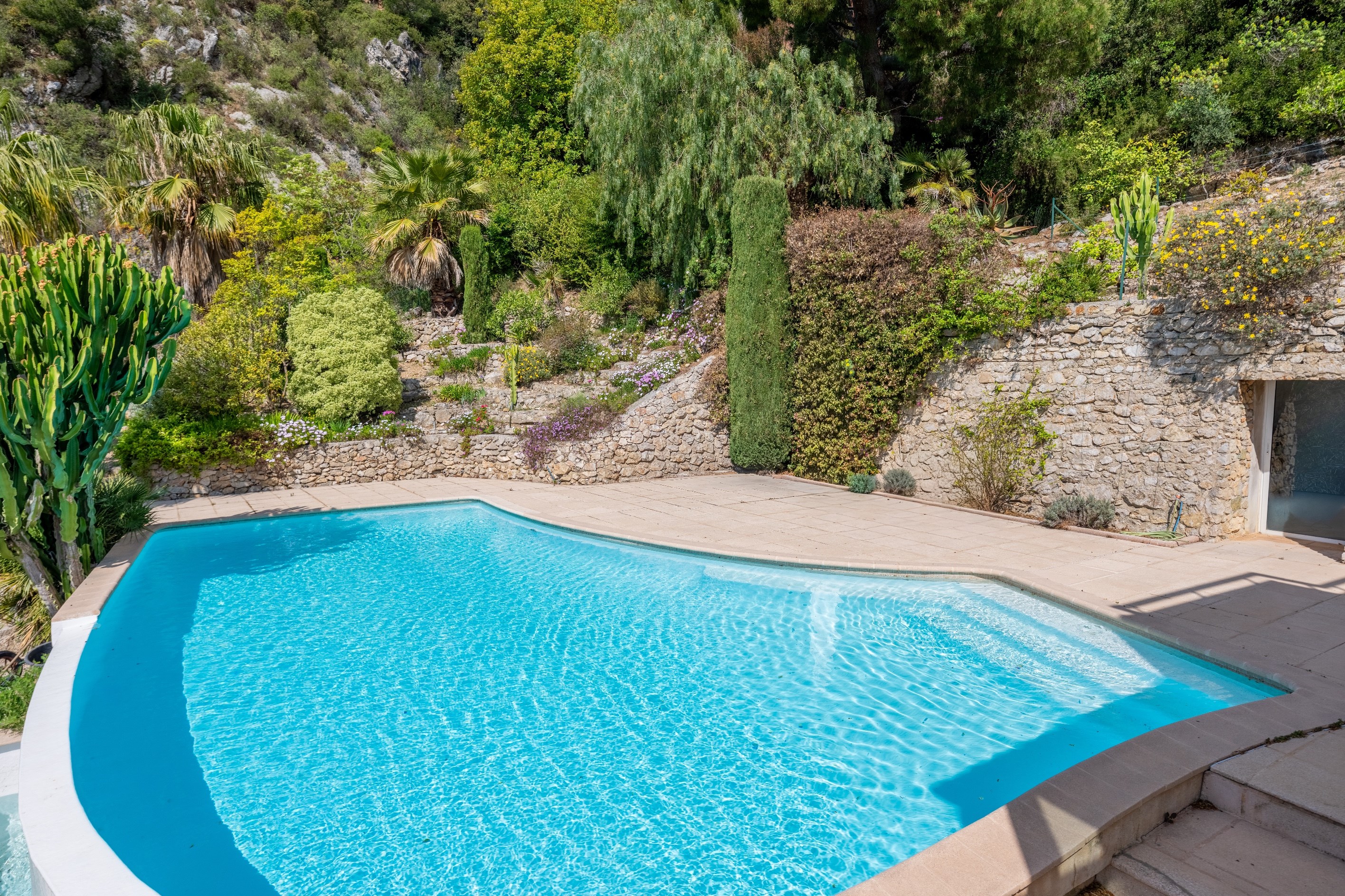  Sea view villa for sale in a private gated estate in Èze near Monaco - 物件實景