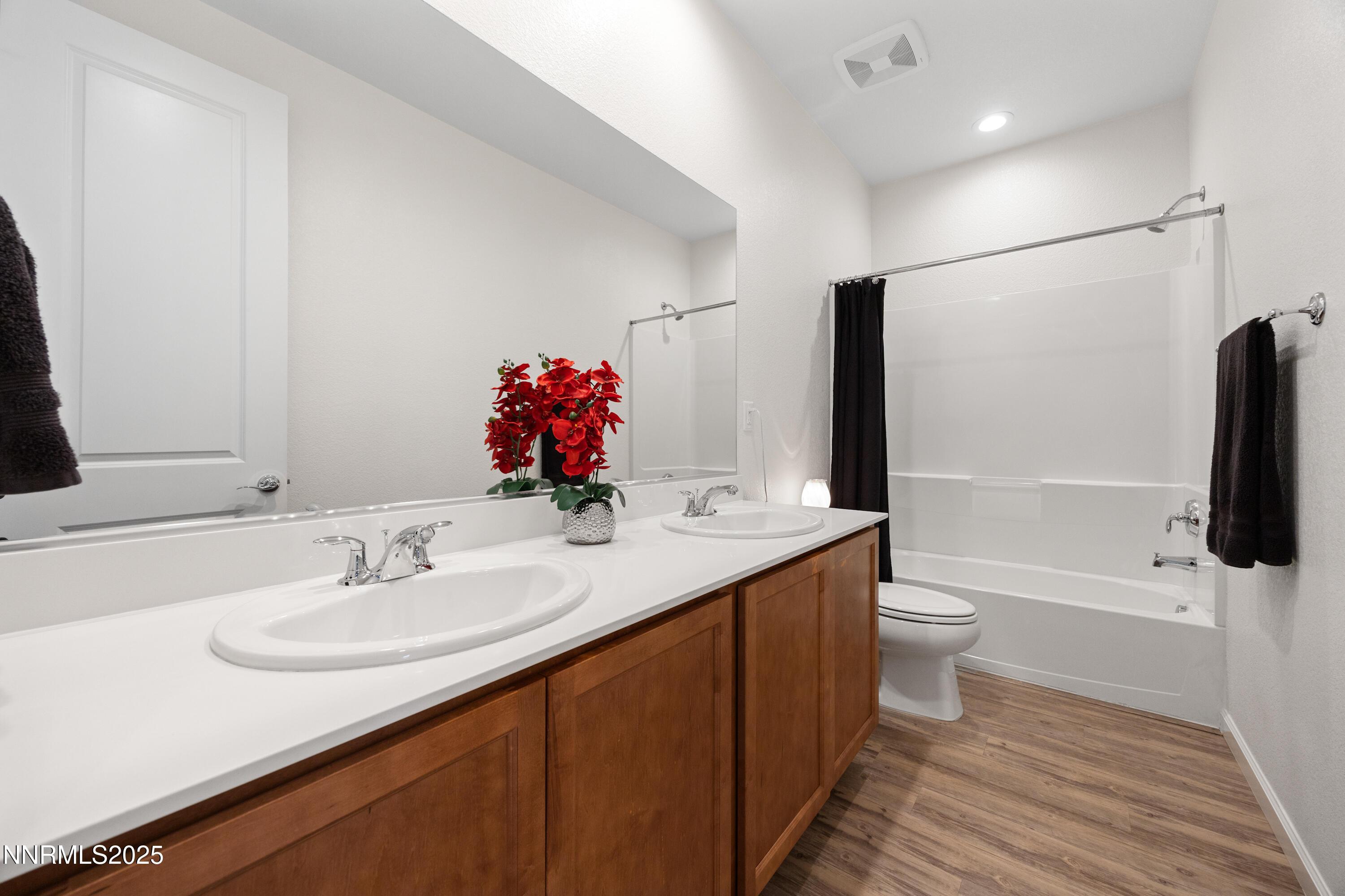 Sparks, Nevada, 89436, United States, 5 Bedrooms Bedrooms, ,4 BathroomsBathrooms,Residential,For Sale,1908549