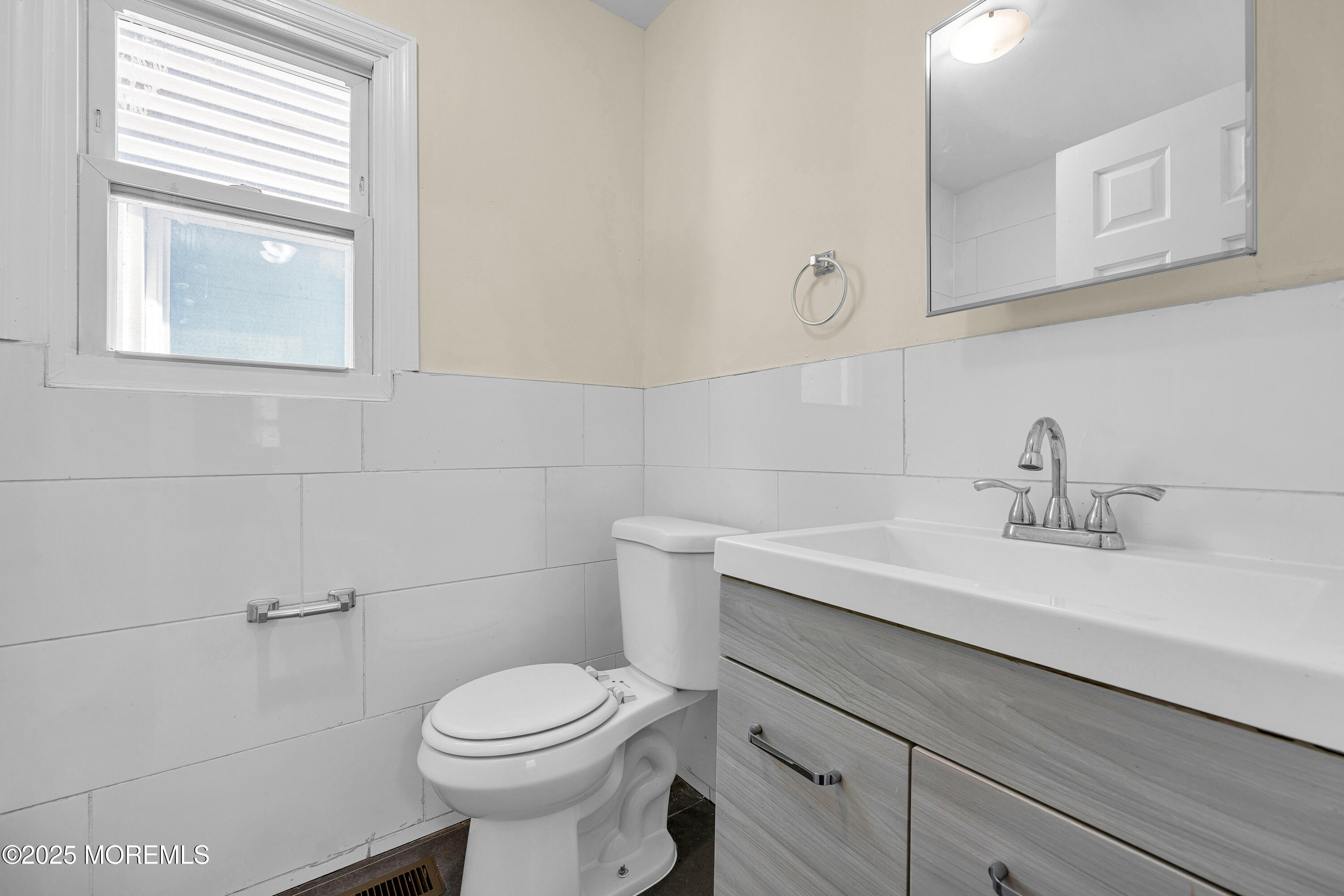 Newark, New Jersey, 07107, United States, 6 Bedrooms Bedrooms, ,3 BathroomsBathrooms,Residential,For Sale,1937916