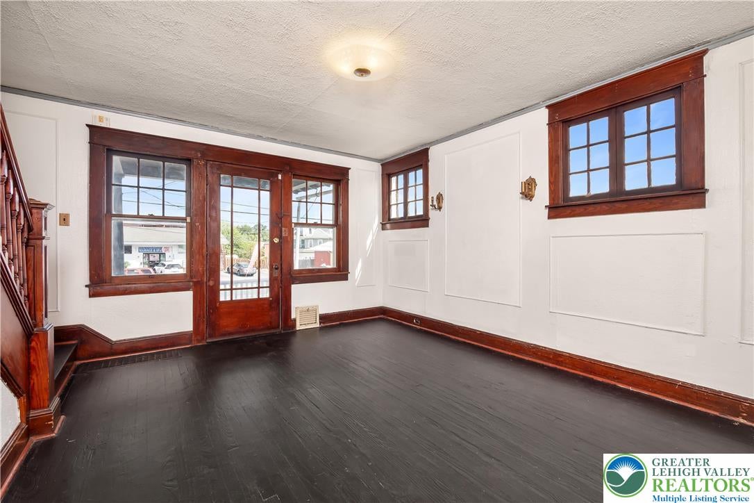 Palmer Twp, Pennsylvania, 18045, United States, 6 Bedrooms Bedrooms, ,2 BathroomsBathrooms,Residential,For Sale,1932812