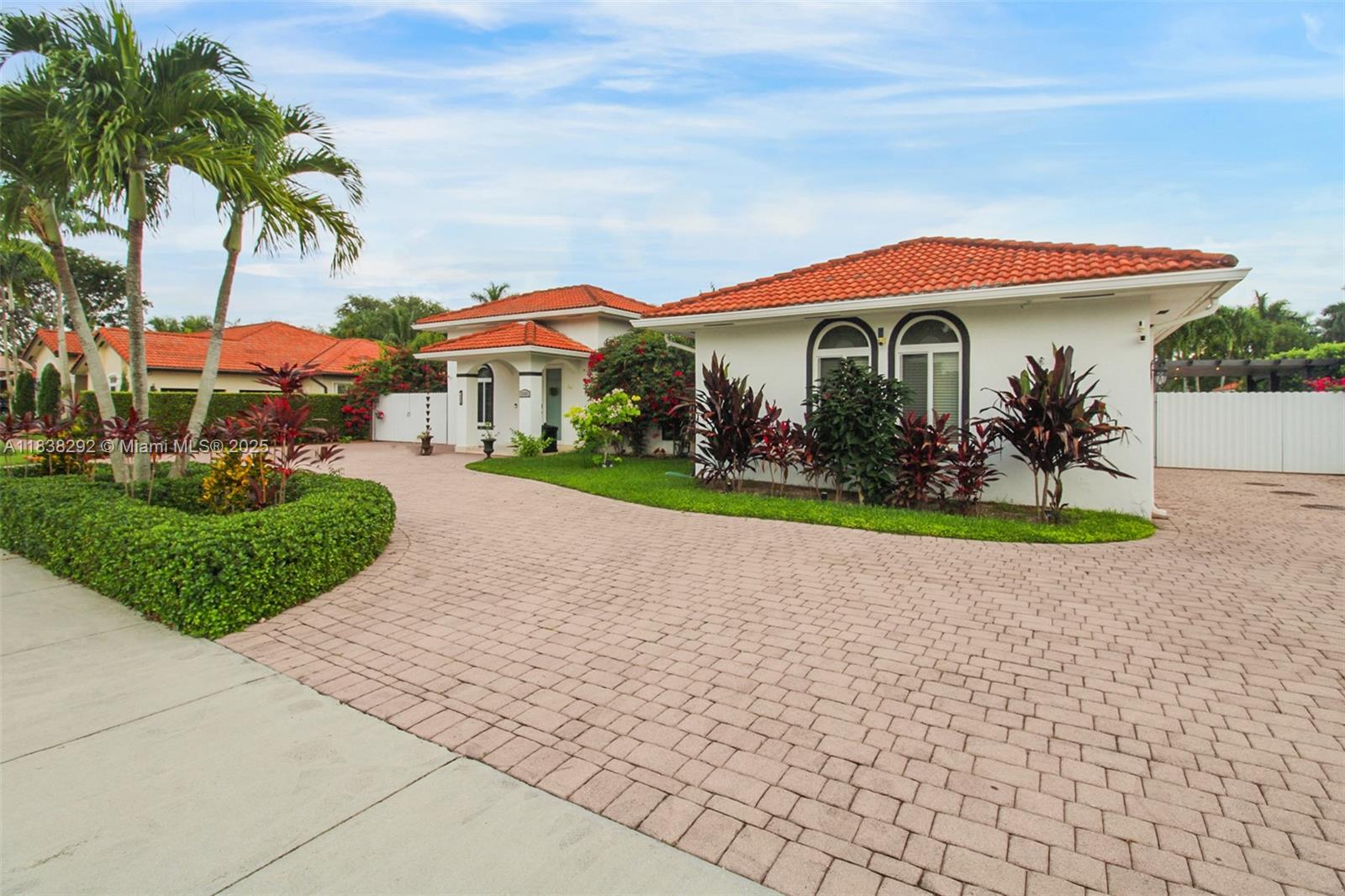 Miami, Florida, 33187, United States, 4 Bedrooms Bedrooms, ,3 BathroomsBathrooms,Residential,For Sale,1900896