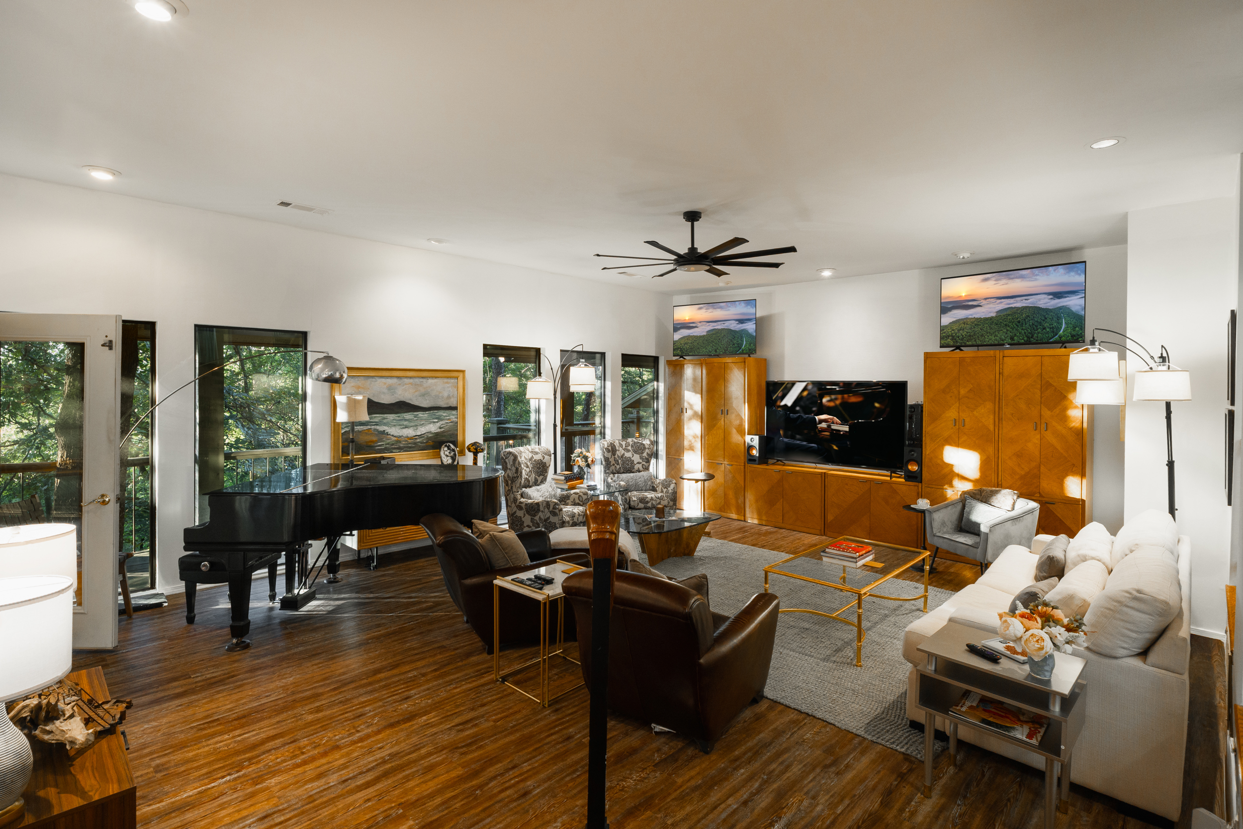 Clarksville, Arkansas, 72830, United States, 5 Bedrooms Bedrooms, ,5 BathroomsBathrooms,Residential,For Sale,1975281