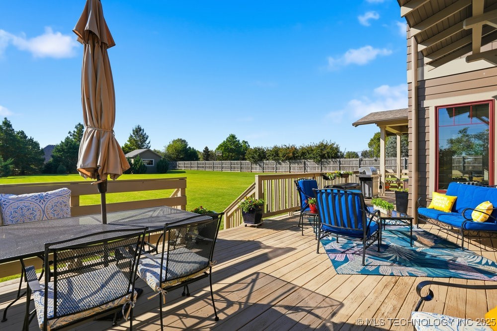 Jenks, Oklahoma, 74037, United States, 5 Bedrooms Bedrooms, ,6 BathroomsBathrooms,Residential,For Sale,1989076