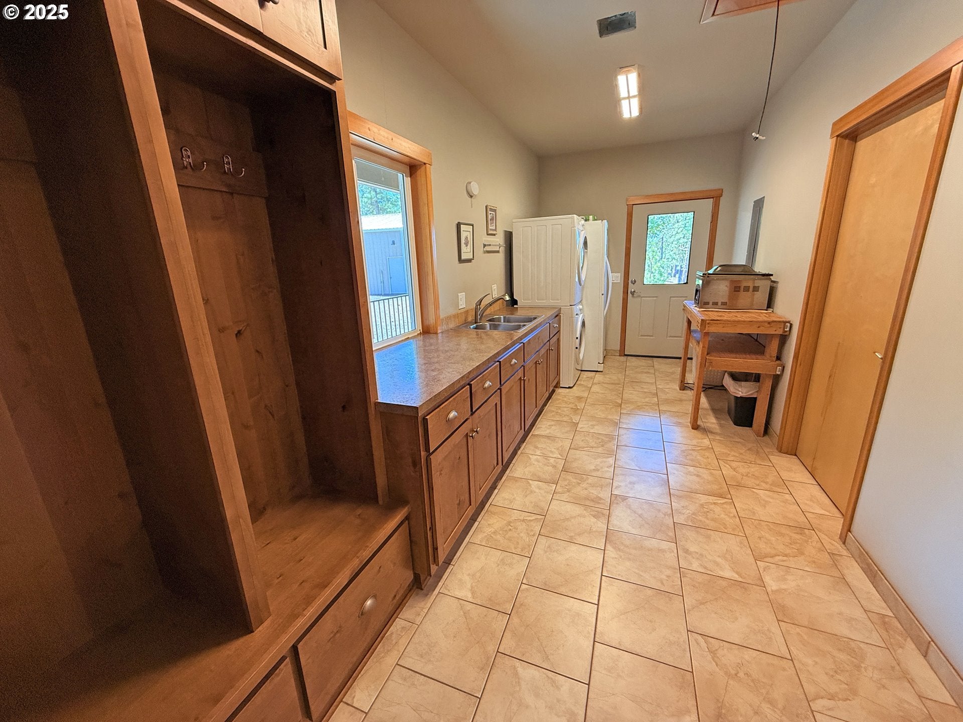 Goldendale, Washington, 98620, United States, 2 Bedrooms Bedrooms, ,2 BathroomsBathrooms,Residential,For Sale,1906644