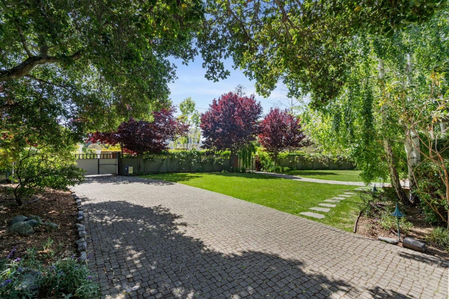 Hillsborough, California, 94010, United States, 6 Bedrooms Bedrooms, ,7 BathroomsBathrooms,Residential,For Sale,1947019