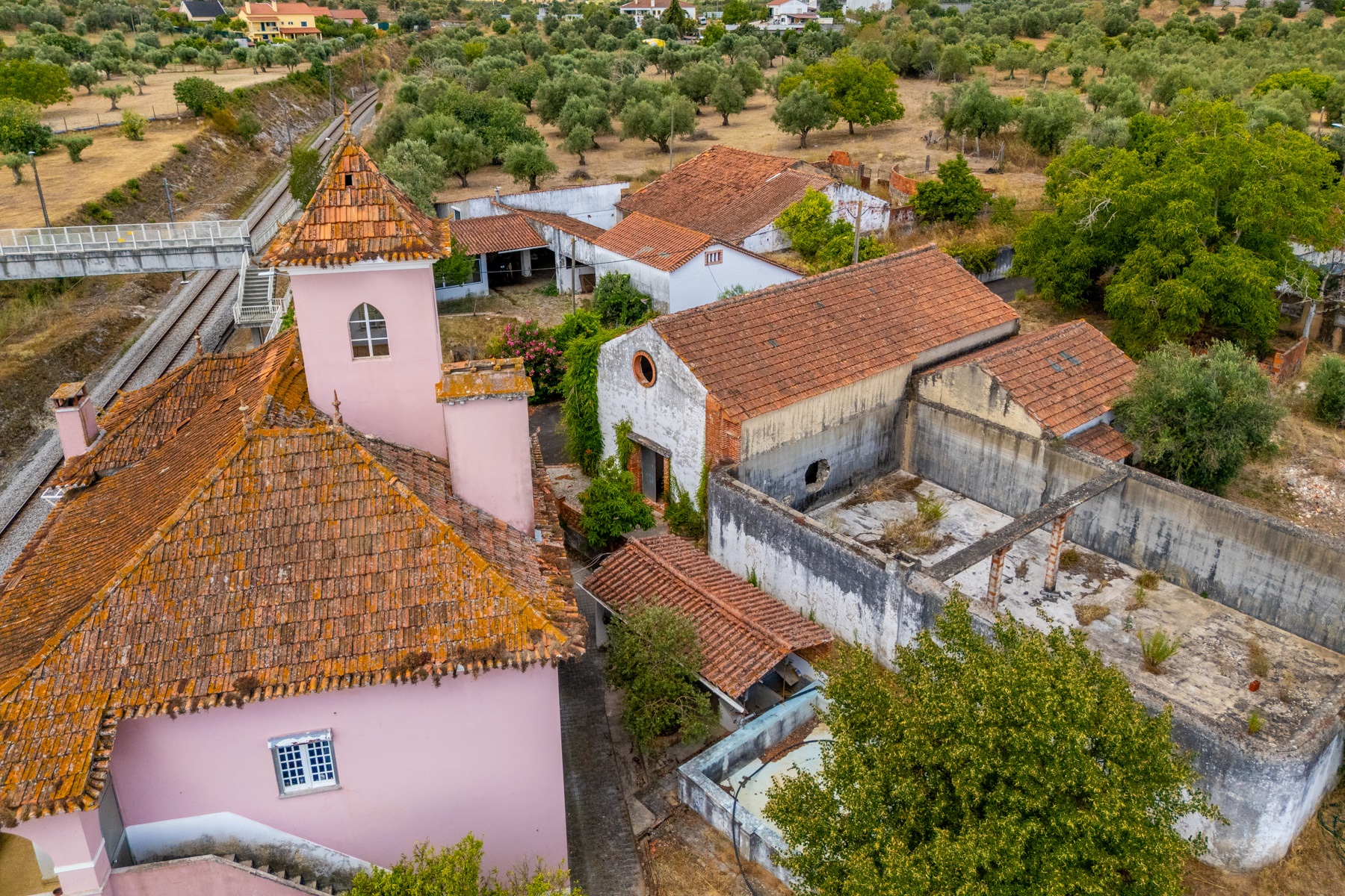  Manor House for Sale - 物件實景
