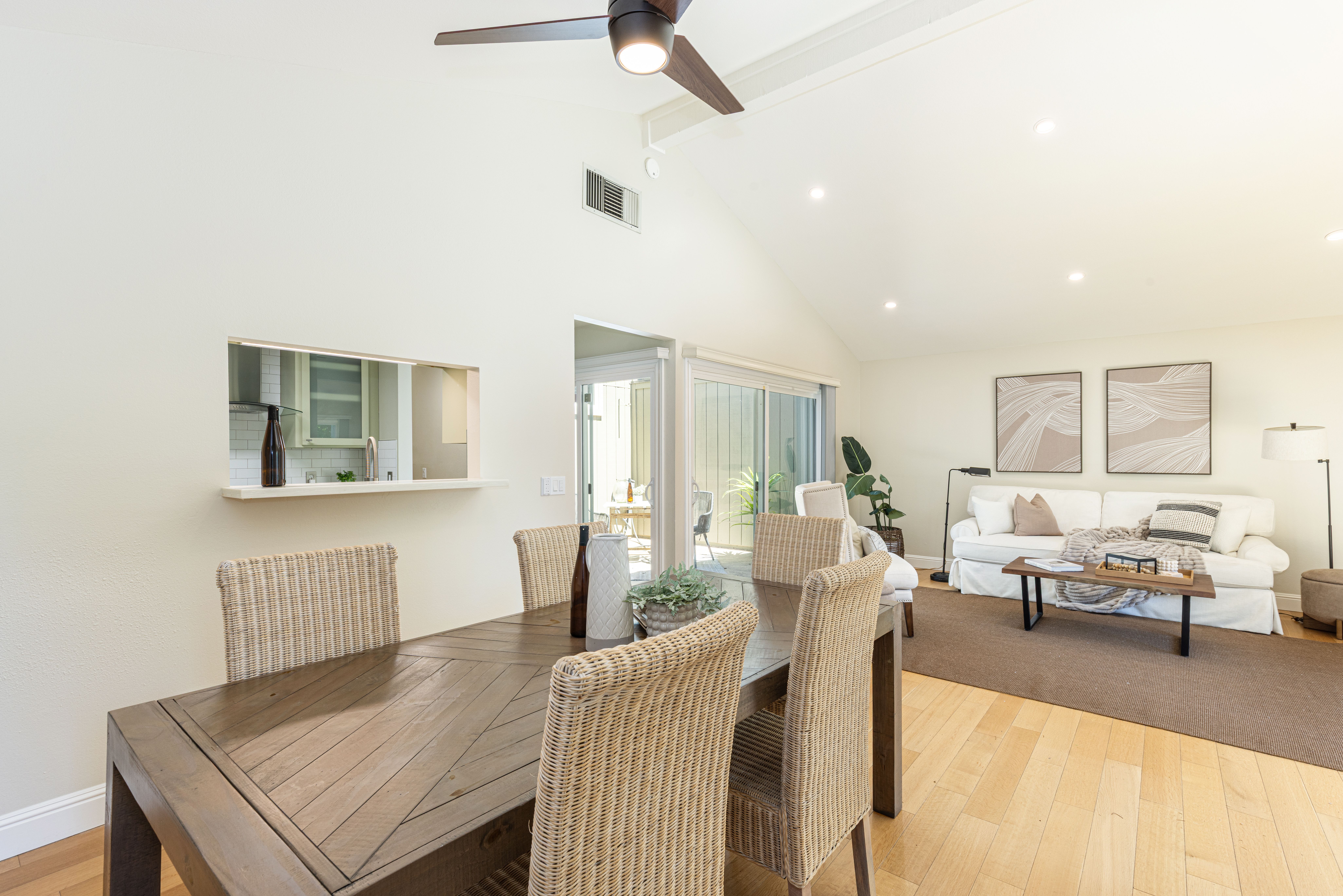  Willowcreek Townhome - 物件實景