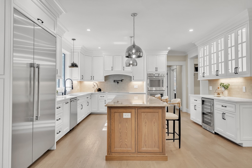 Lexington, Massachusetts, 02420, United States, 6 Bedrooms Bedrooms, ,7 BathroomsBathrooms,Residential,For Sale,1837719