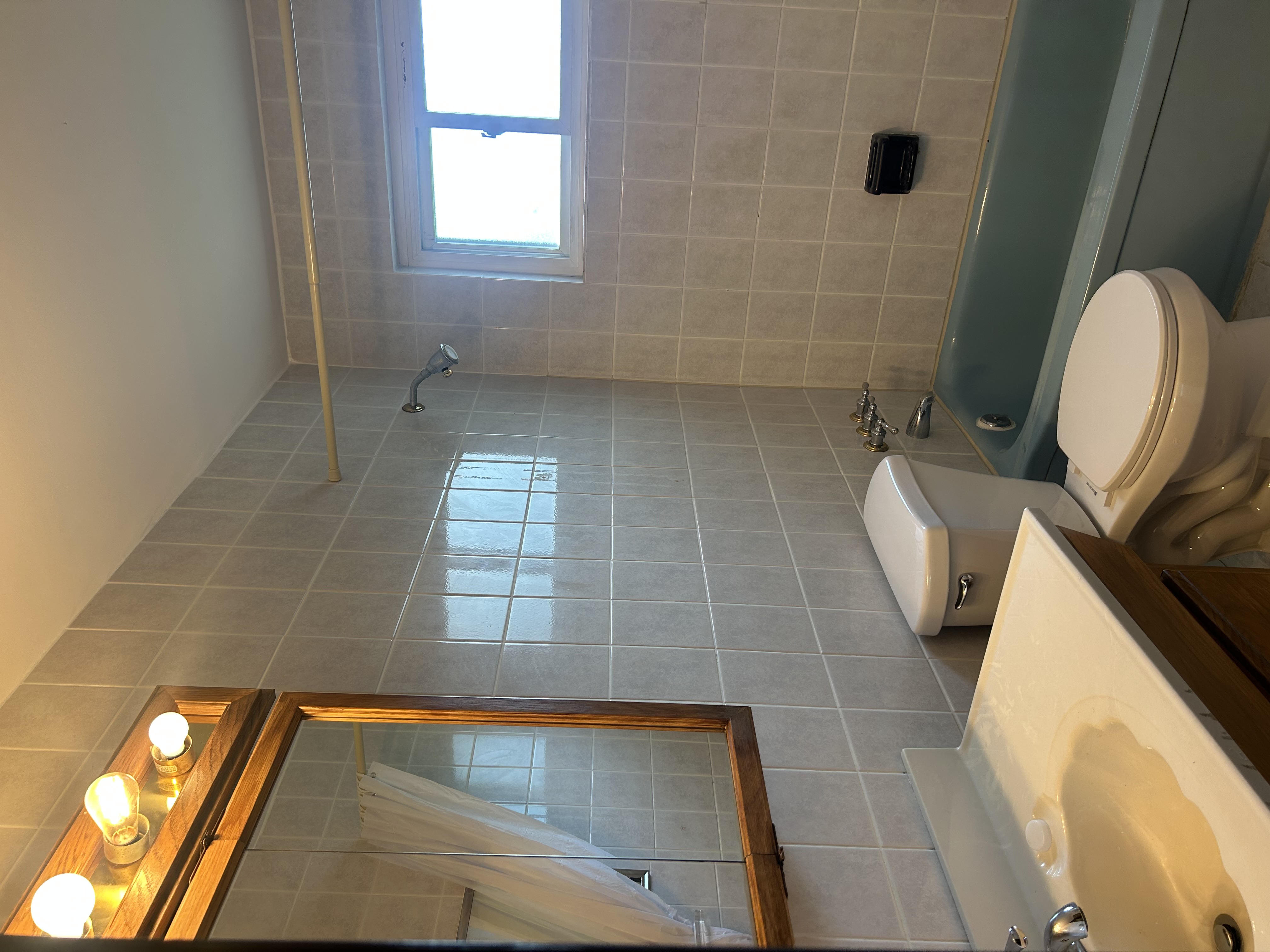 Lindenhurst, New York, 11757, United States, 4 Bedrooms Bedrooms, ,2 BathroomsBathrooms,Residential,For Sale,1840330