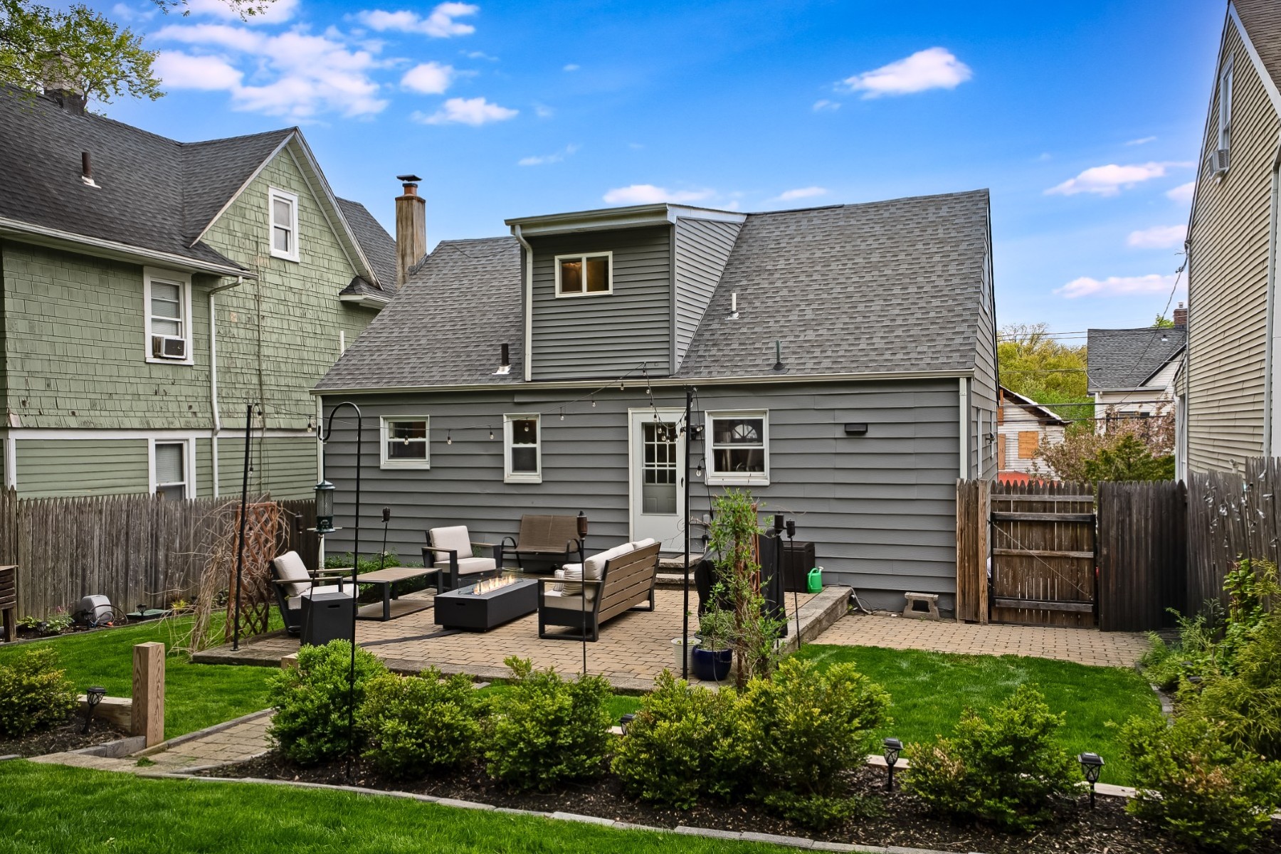  Sunny and Bright Cape Cod Home with Convenient Town Location - 物件實景