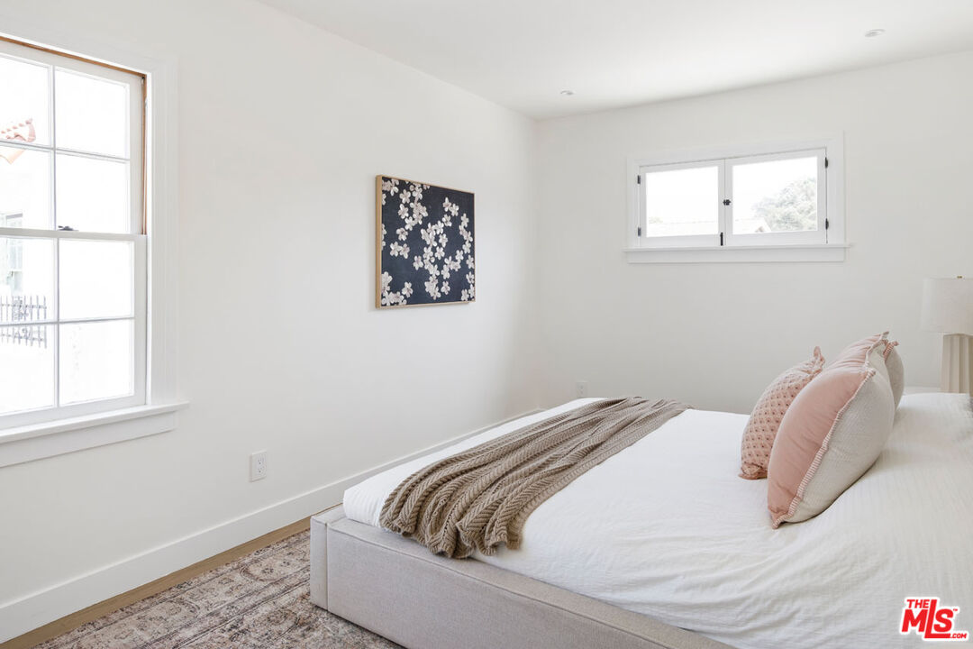 Los Angeles, California, 90036, United States, 2 Bedrooms Bedrooms, ,2 BathroomsBathrooms,Residential,For Sale,1897120