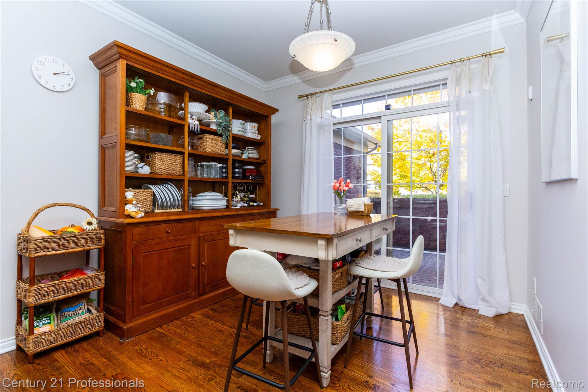 Troy, Michigan, 48098, United States, 2 Bedrooms Bedrooms, ,3 BathroomsBathrooms,Residential,For Sale,1979422