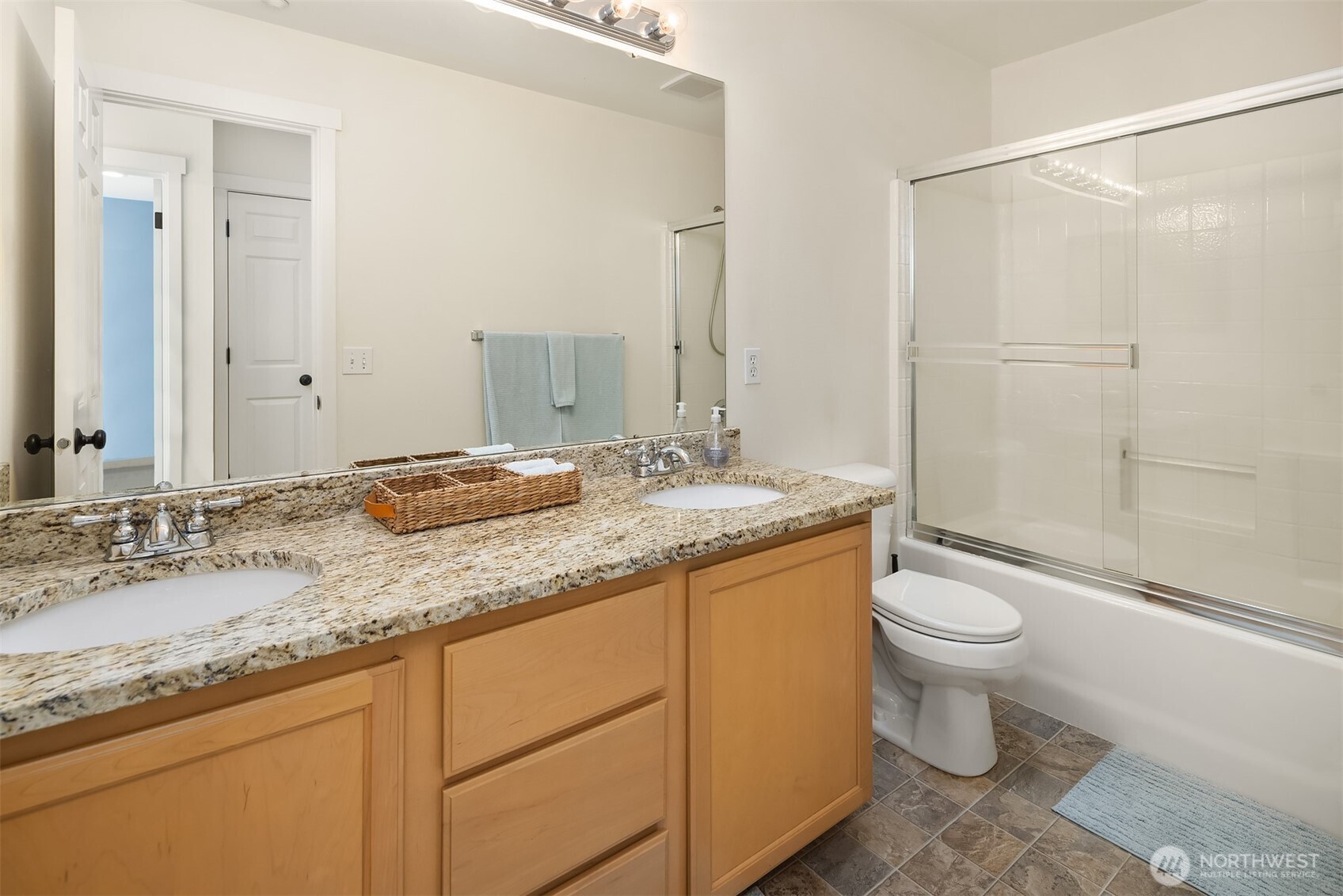 Woodinville, Washington, 98072, United States, 3 Bedrooms Bedrooms, ,3 BathroomsBathrooms,Residential,For Sale,1948007