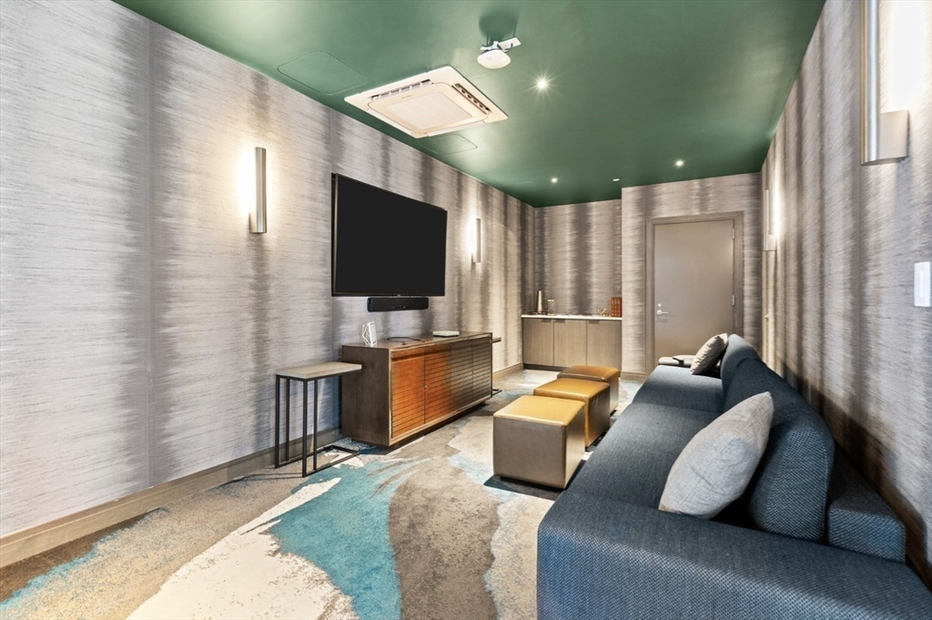 Boston, Massachusetts, 02128, United States, 2 Bedrooms Bedrooms, ,2 BathroomsBathrooms,Residential,For Sale,1787695