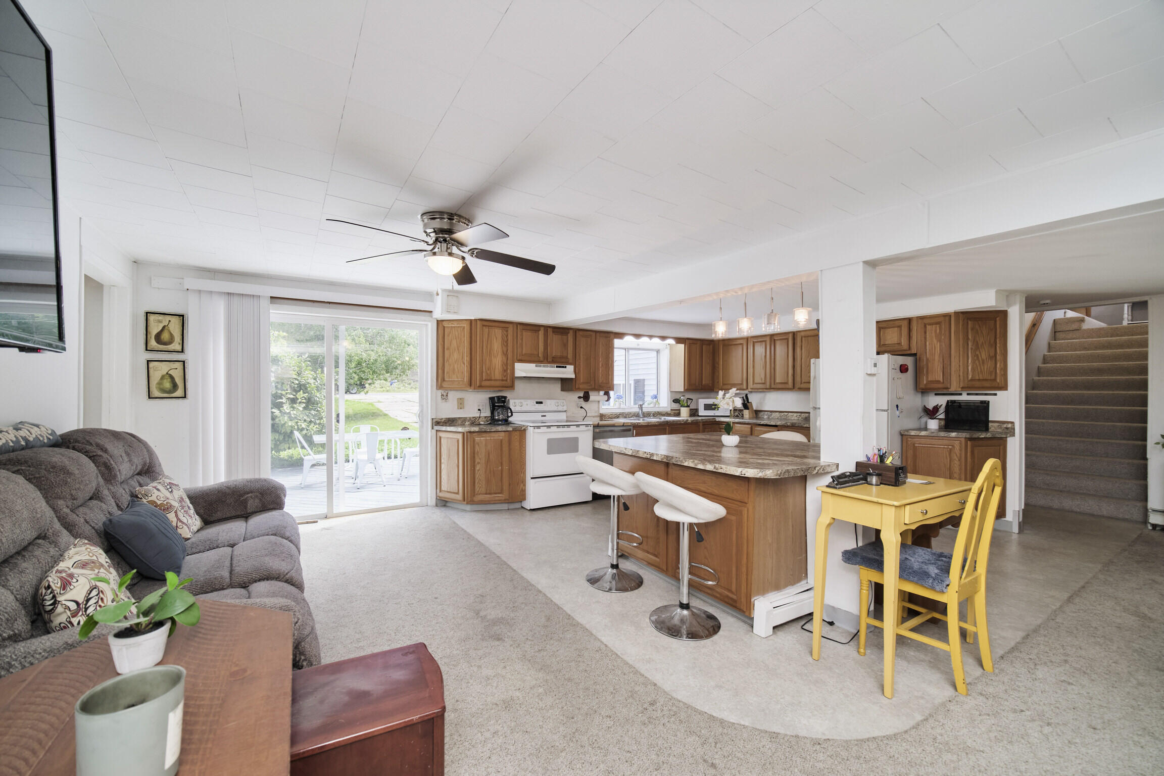 Manistee, Michigan, 49660, United States, 7 Bedrooms Bedrooms, ,3 BathroomsBathrooms,Residential,For Sale,1943241