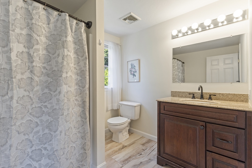 Bellingham, Massachusetts, 02019, United States, 3 Bedrooms Bedrooms, ,3 BathroomsBathrooms,Residential,For Sale,1938371