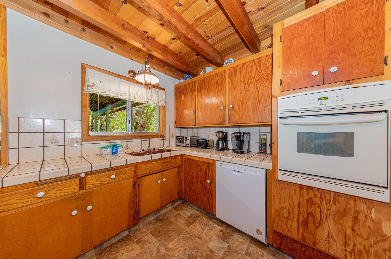 Yosemite, California, 95389, United States, 5 Bedrooms Bedrooms, ,4 BathroomsBathrooms,Residential,For Sale,1975650