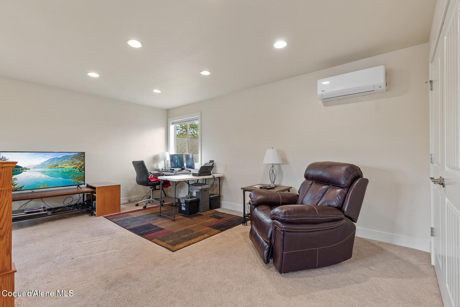 Coeur d'Alene, Idaho, 83815, United States, 2 Bedrooms Bedrooms, ,3 BathroomsBathrooms,Residential,For Sale,2010057