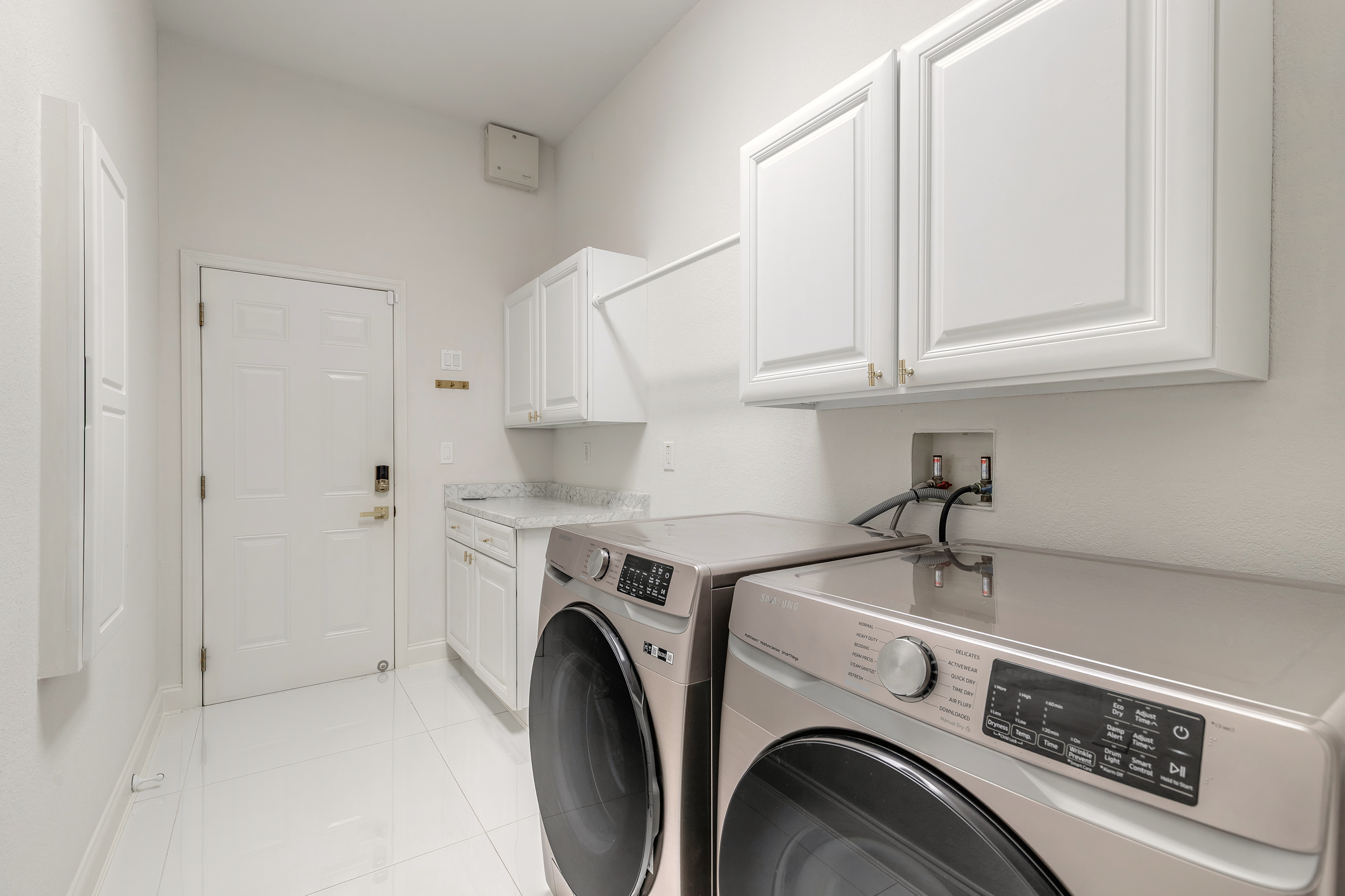 Daytona Beach, Florida, 32124, United States, 5 Bedrooms Bedrooms, ,4 BathroomsBathrooms,Residential,For Sale,2006264