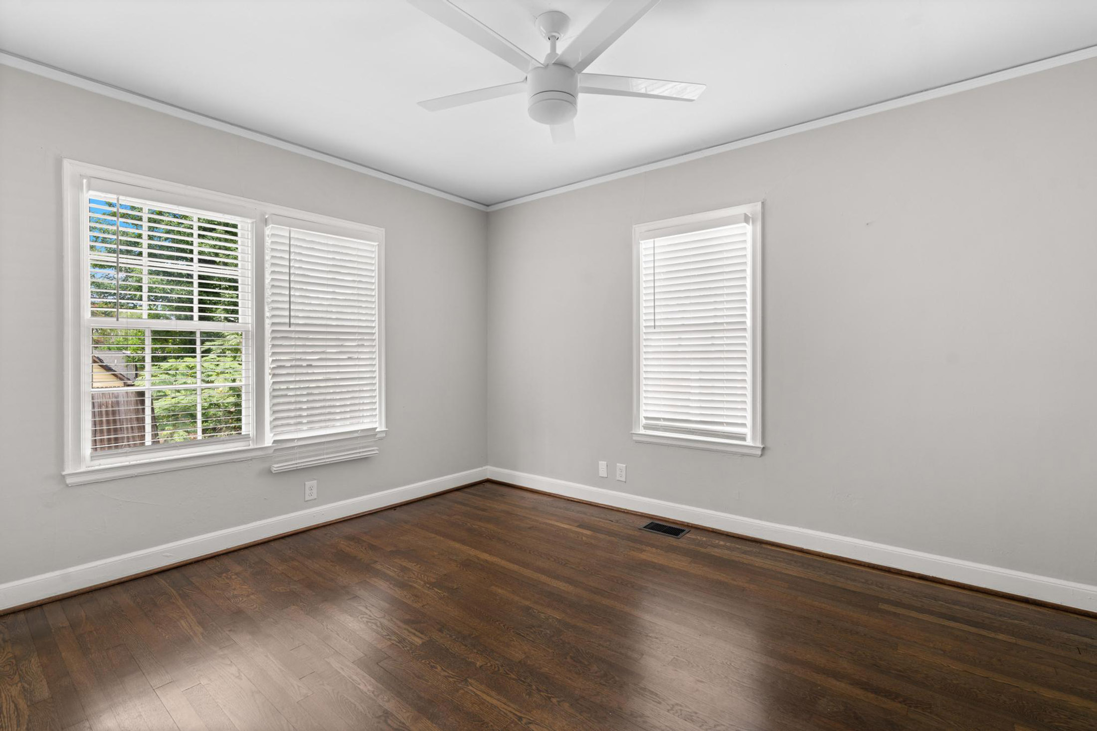  Move-in Ready Four Bedroom Home Offers Intown Convenience - 物件實景