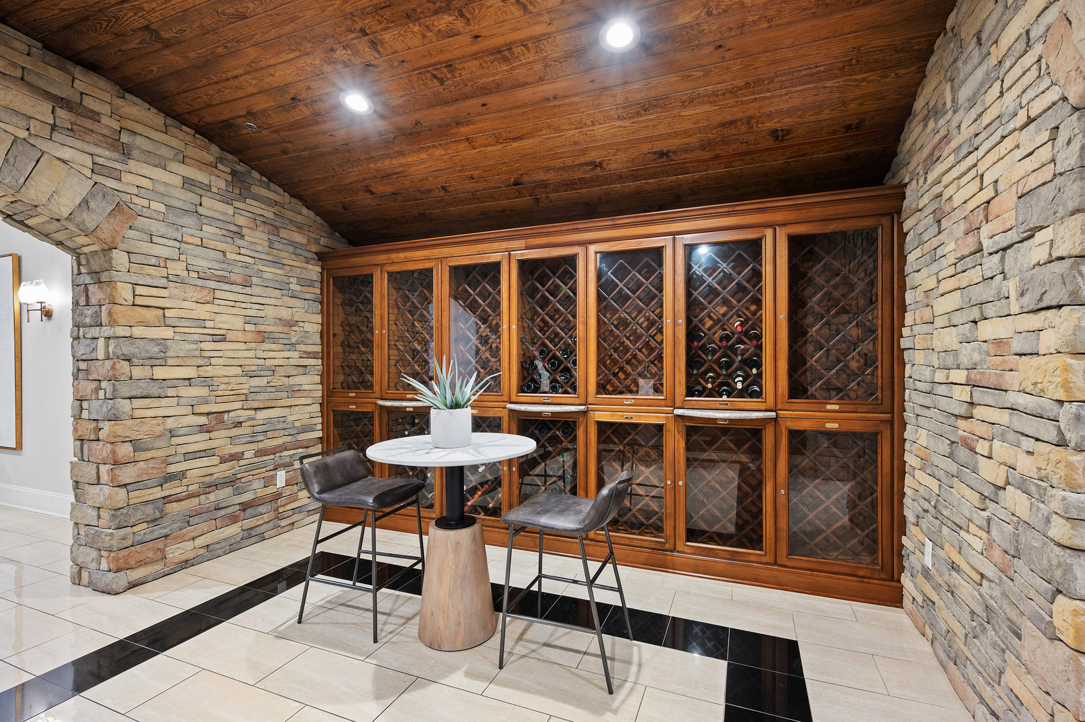  Showstopping Spacious Two Bedroom in the Exclusive Greystone at Vinings - 物件實景