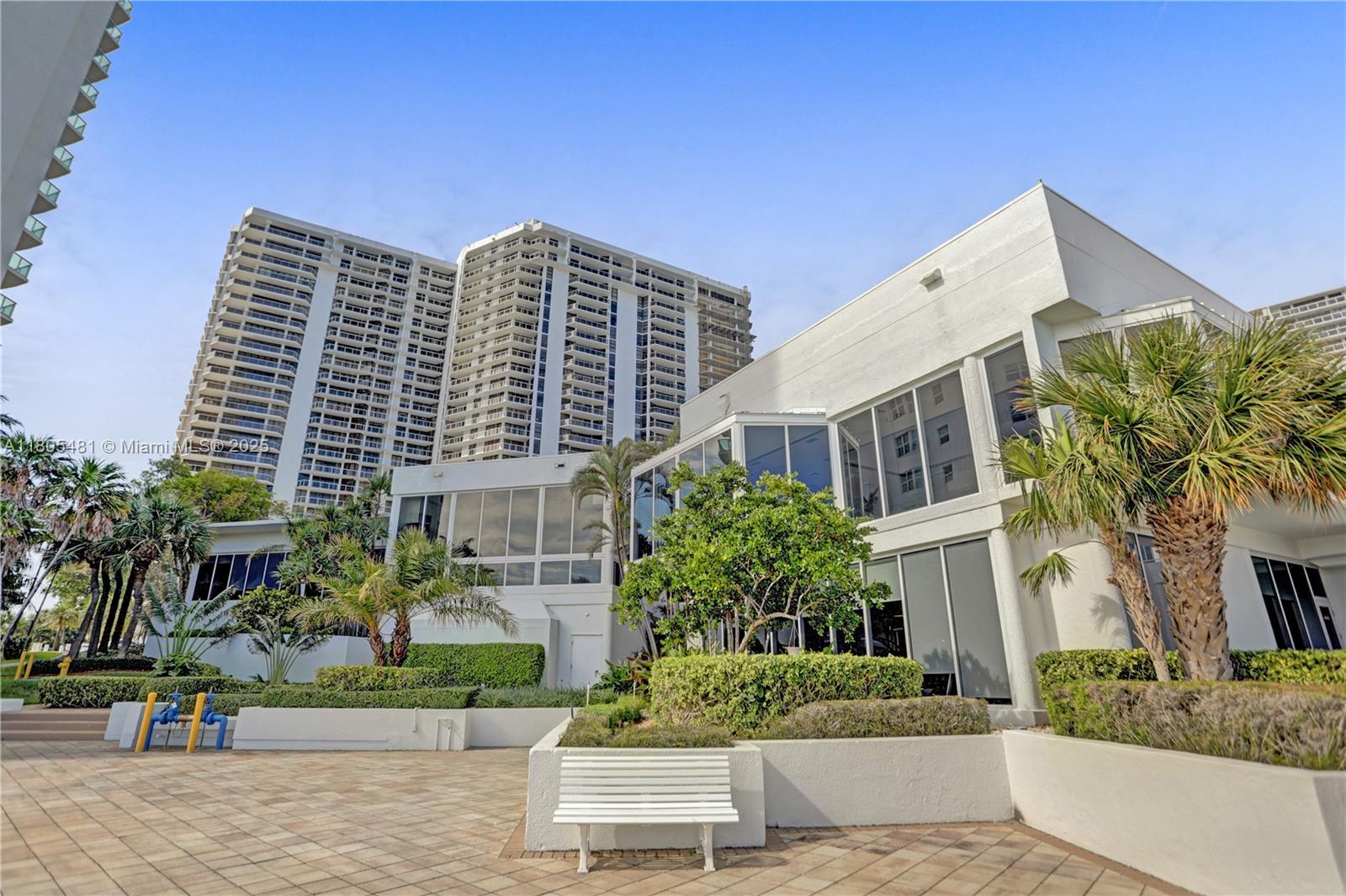 Aventura, Florida, 33180, United States, 2 Bedrooms Bedrooms, ,2 BathroomsBathrooms,Residential,For Sale,1827692