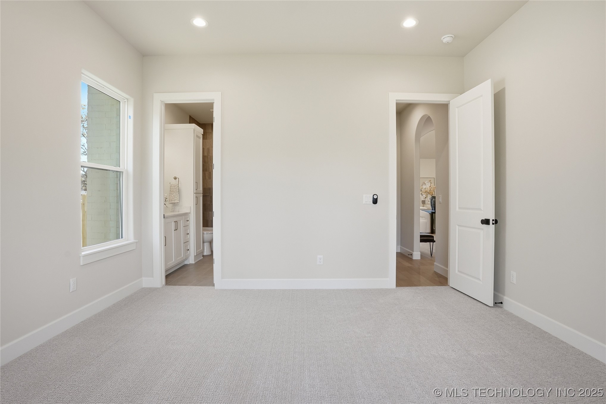 Tulsa, Oklahoma, 74114, United States, 4 Bedrooms Bedrooms, ,5 BathroomsBathrooms,Residential,For Sale,1990982