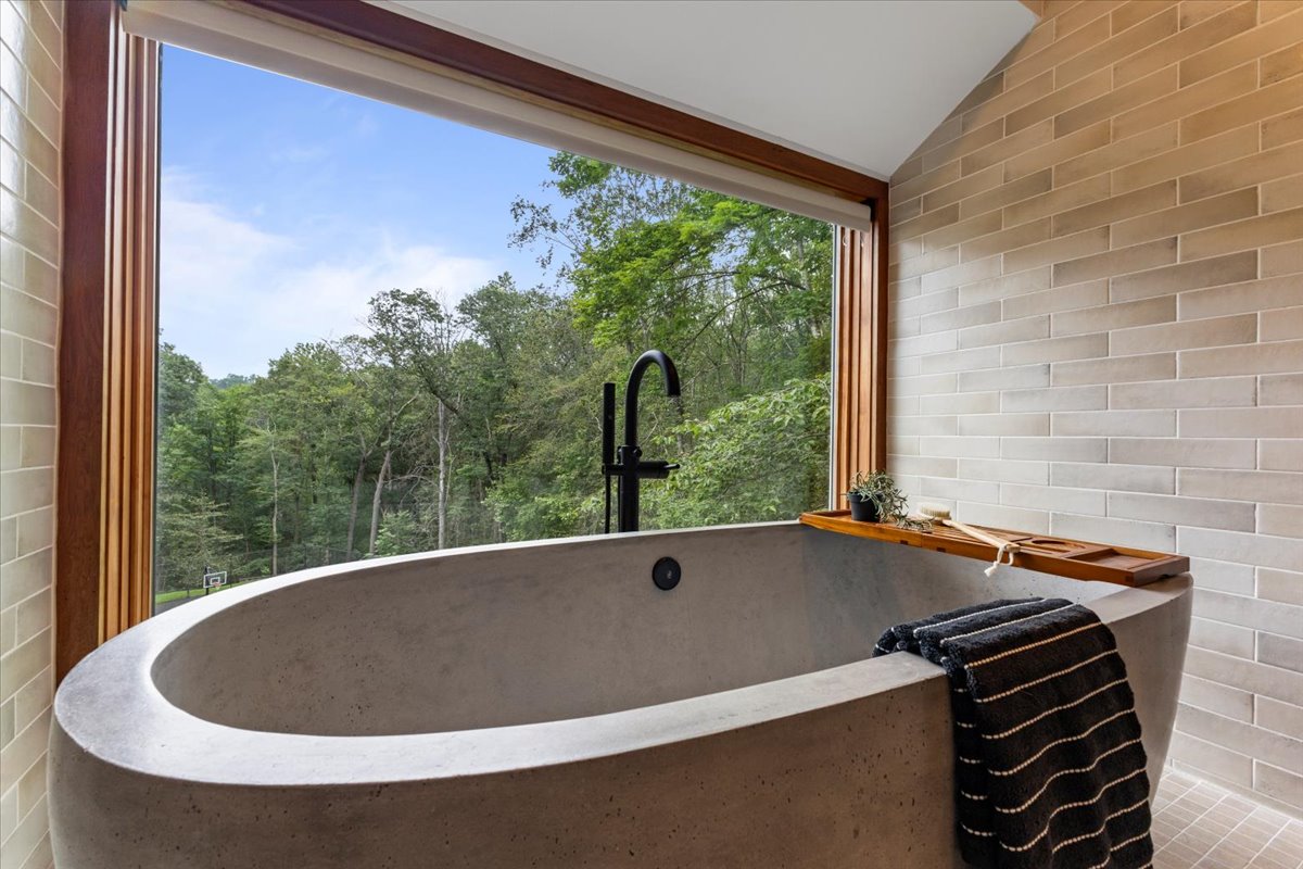 Bernardsville, New Jersey, 07924, United States, 5 Bedrooms Bedrooms, ,6 BathroomsBathrooms,Residential,For Sale,1981424