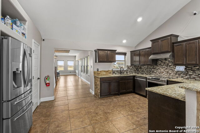La Vernia, Texas, 78121, United States, 6 Bedrooms Bedrooms, ,4 BathroomsBathrooms,Residential,For Sale,1737147