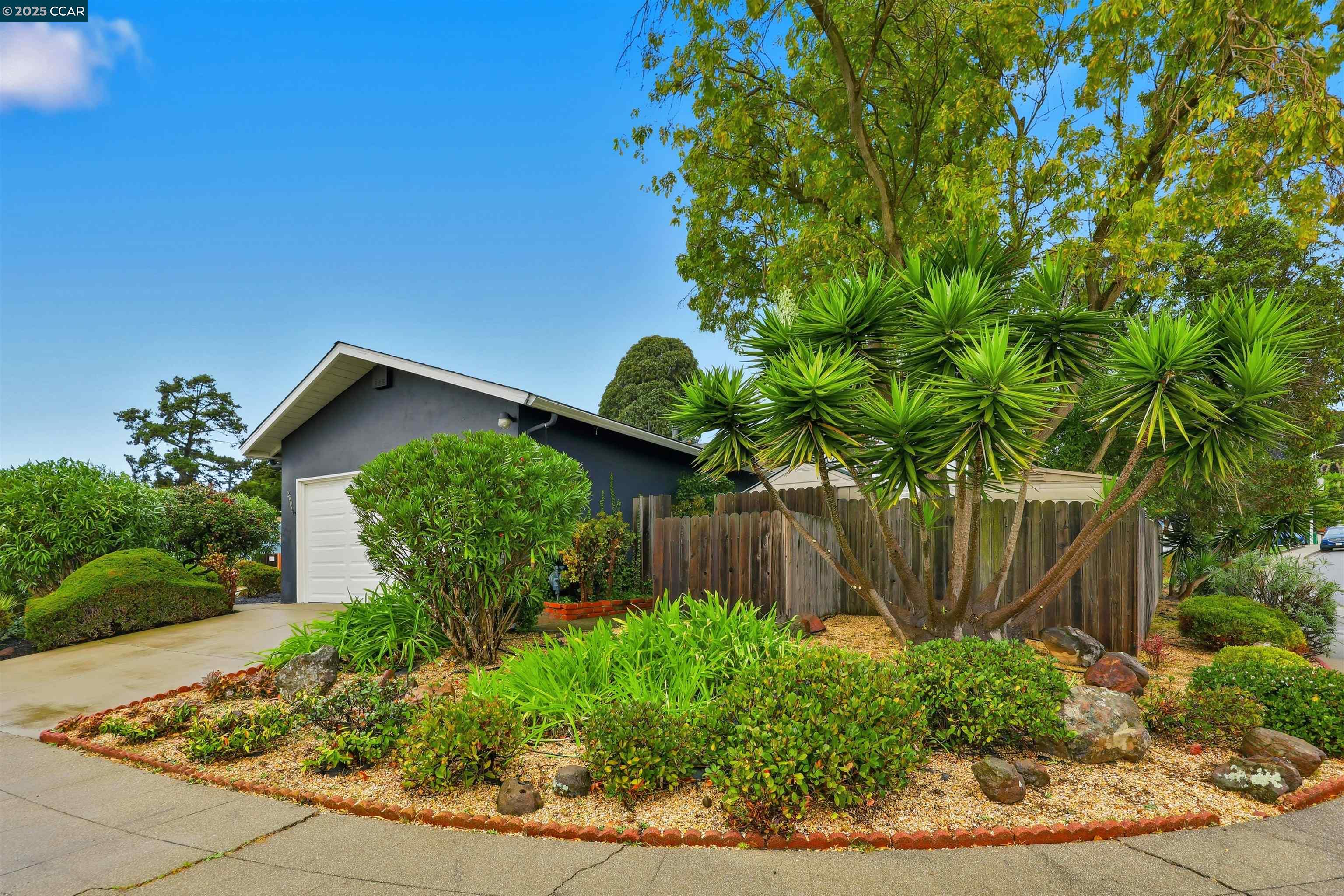 Richmond, California, 94806, United States, 3 Bedrooms Bedrooms, ,2 BathroomsBathrooms,Residential,For Sale,1989695