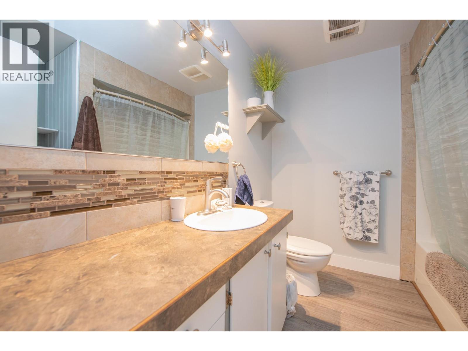 OYAMA, British Columbia, V4V 2C5, CA, 4 Bedrooms Bedrooms, ,2 BathroomsBathrooms,Residential,For Sale,1918800