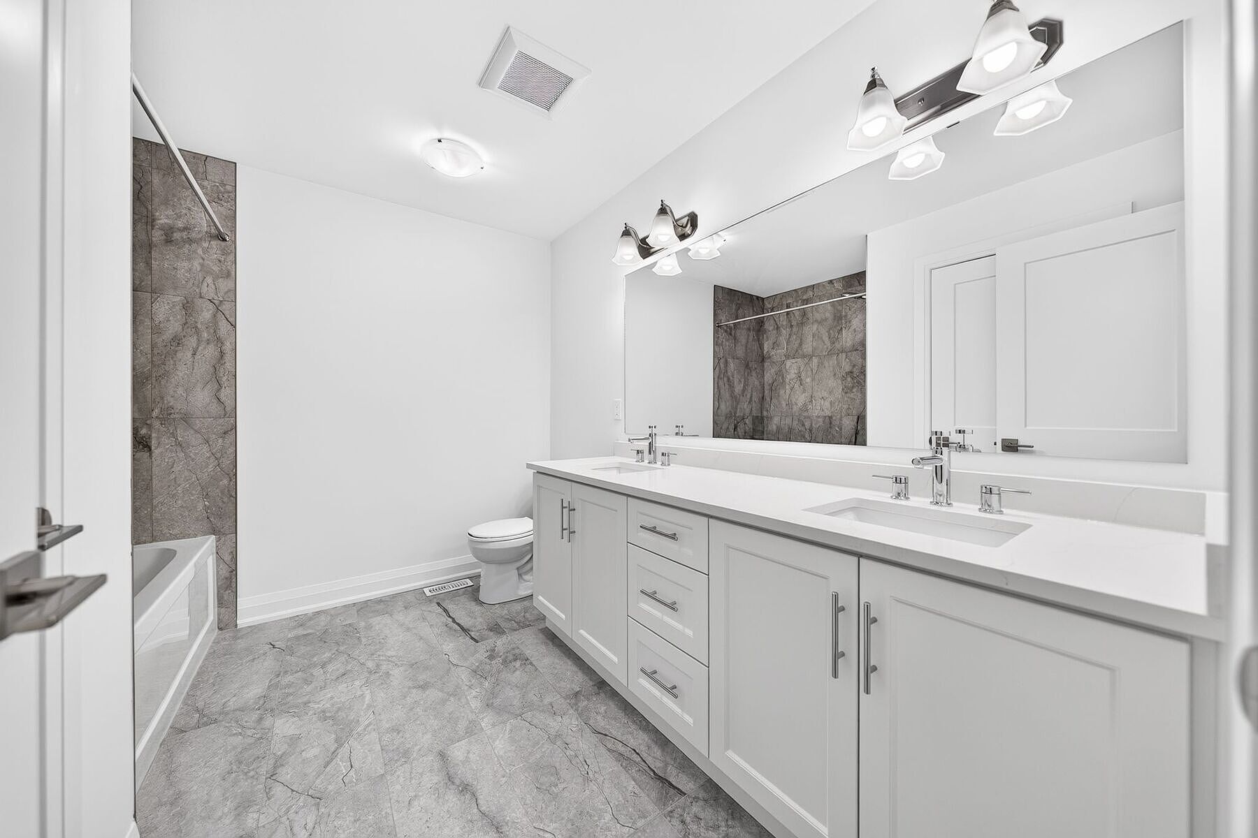  Brand New Luxurious Townhome - 物件實景