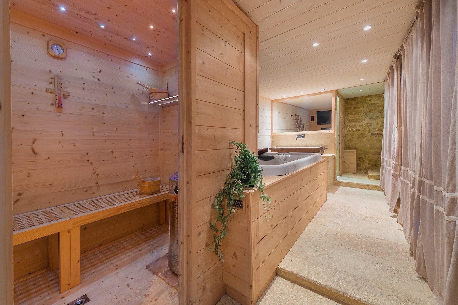  Superb stone property with swimming pool and wellness area in the heart of a so… - 物件實景