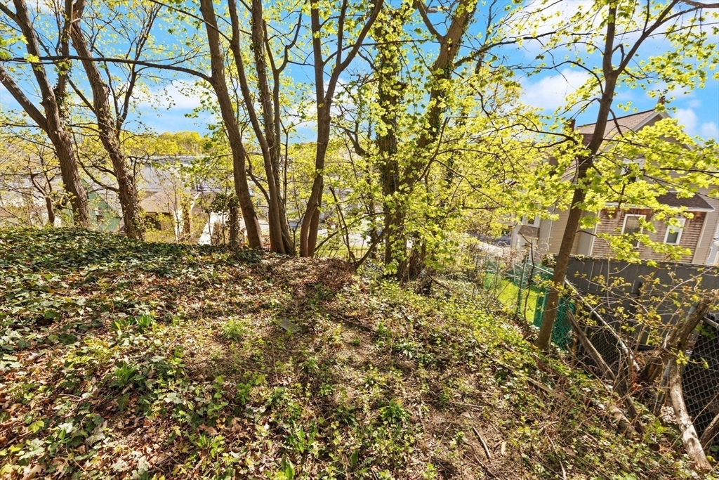 Lynn, Massachusetts, 01902, United States, 4 Bedrooms Bedrooms, ,2 BathroomsBathrooms,Residential,For Sale,2049430