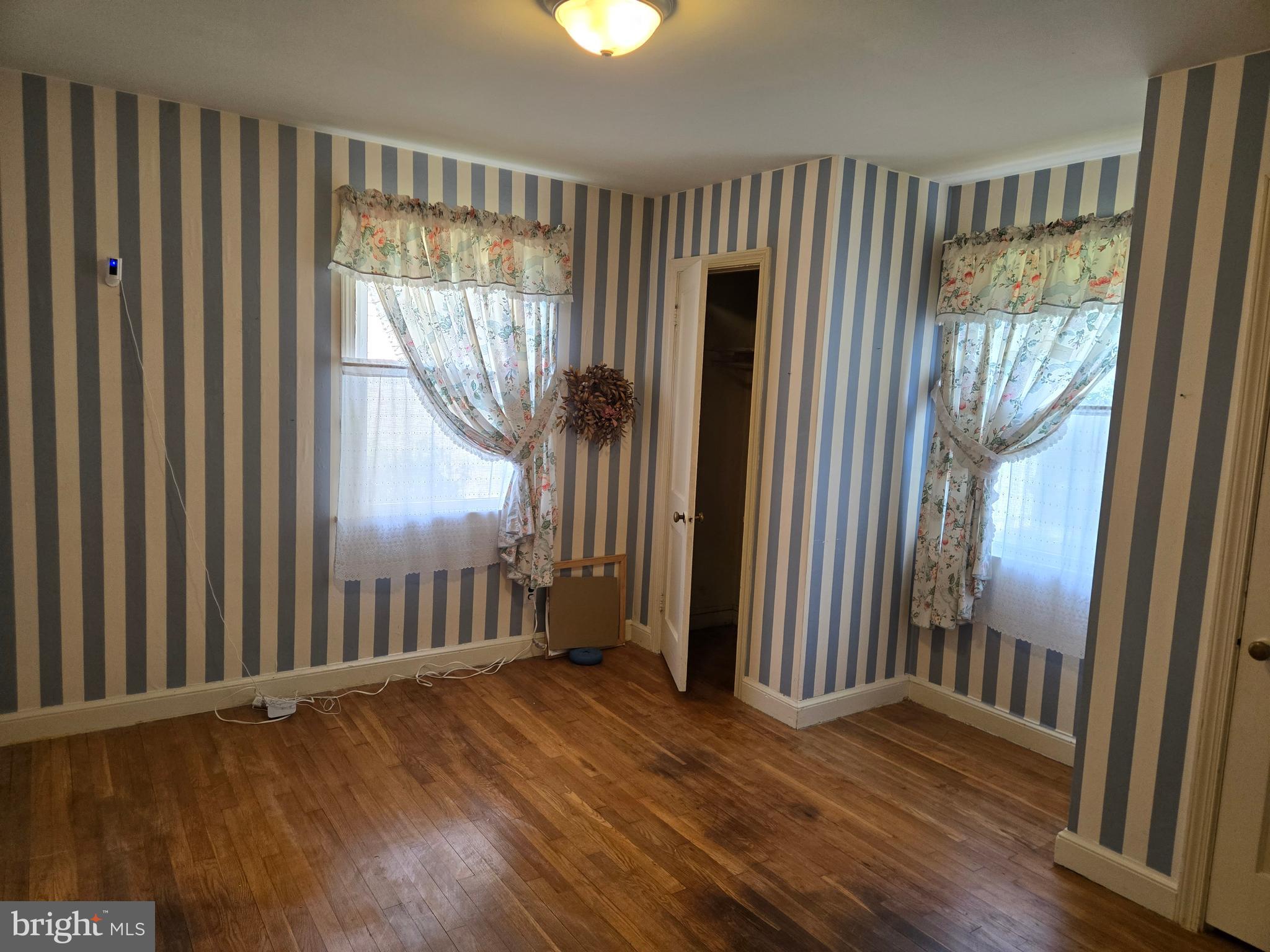 Fairfax, Virginia, 22030, United States, 5 Bedrooms Bedrooms, ,2 BathroomsBathrooms,Residential,For Sale,1920308