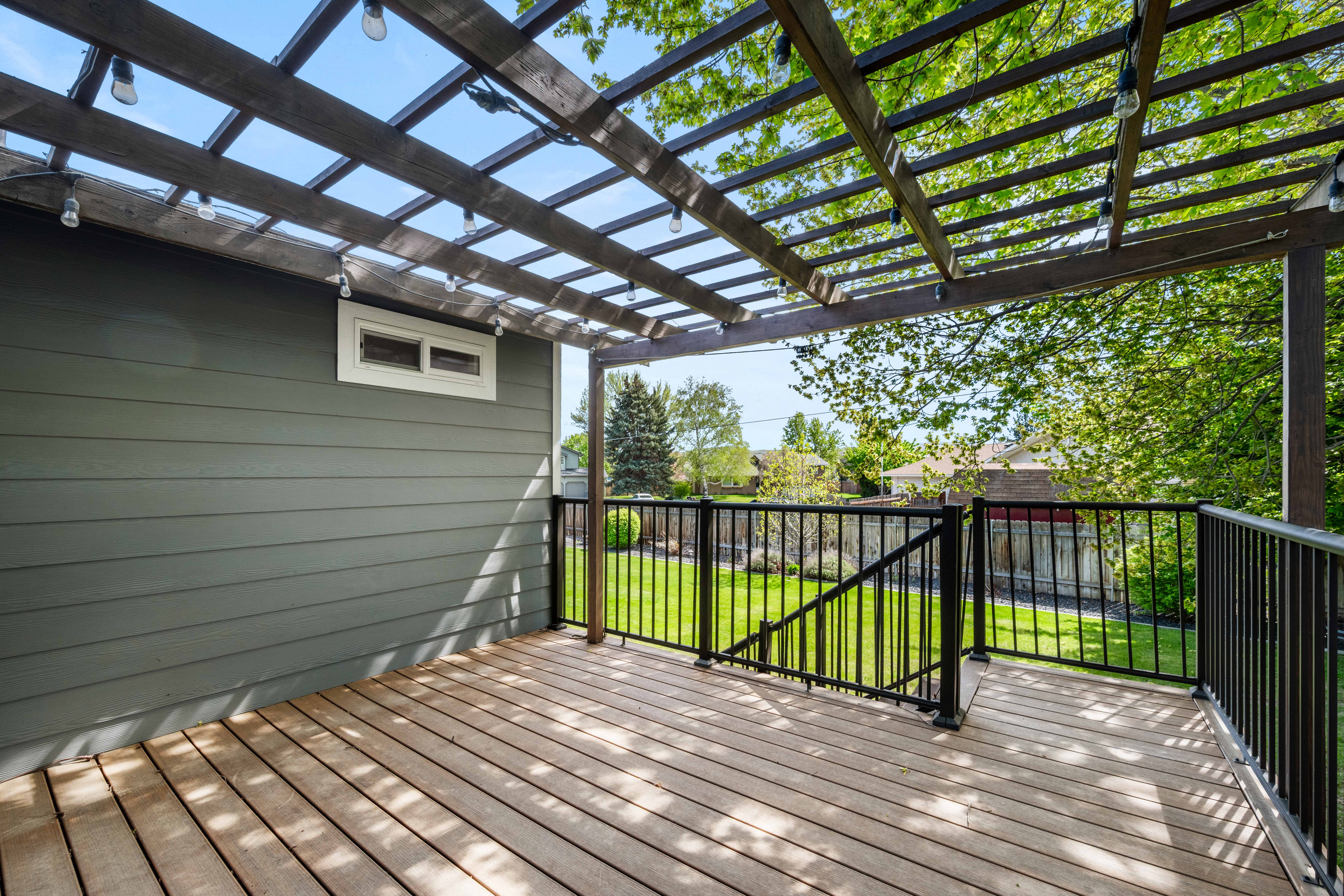  Beautifully Maintained Tri-Level Home - 物件實景