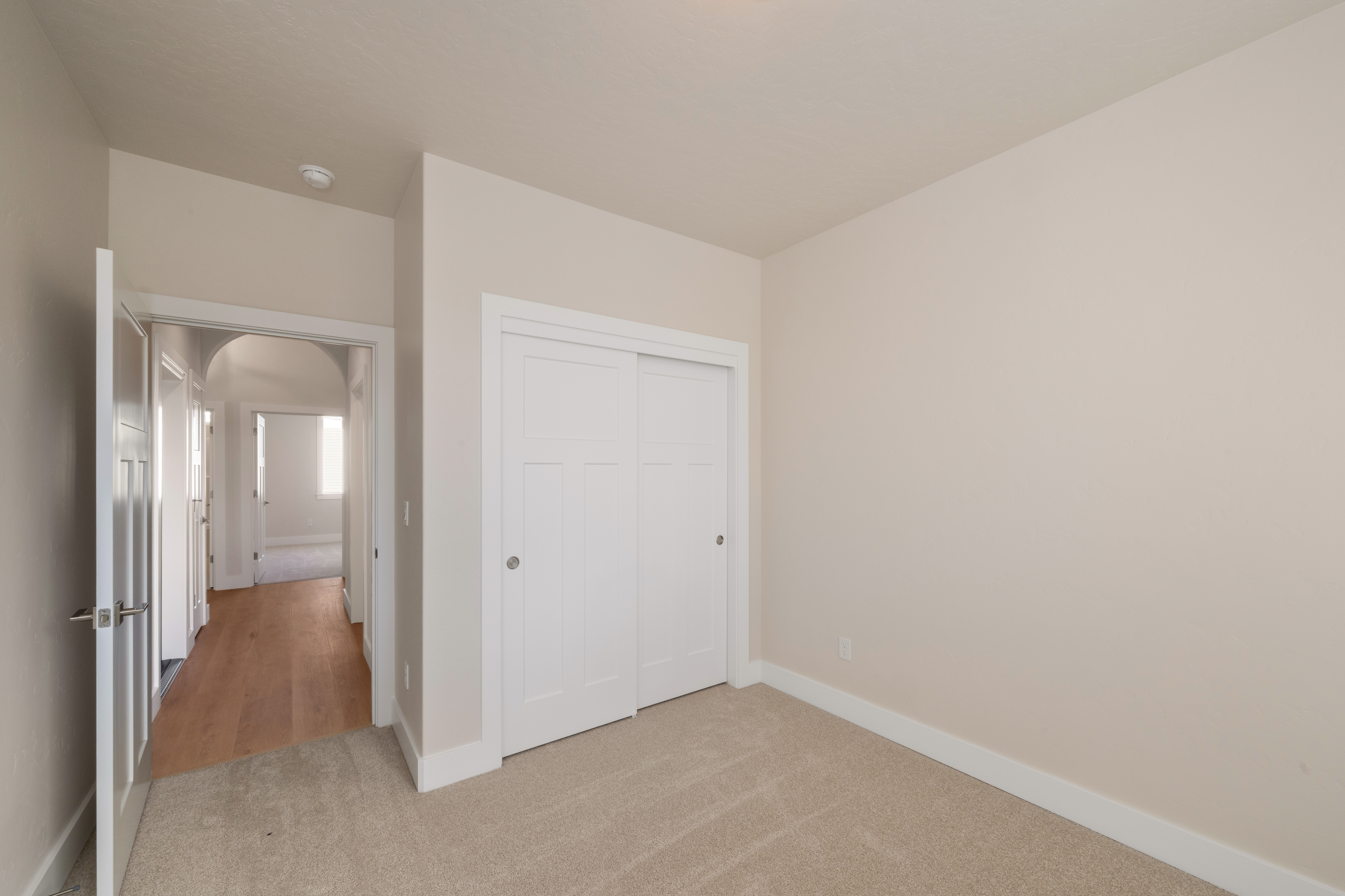  Apple Valley Gem with4 Beds and Custom Finishes - 物件實景