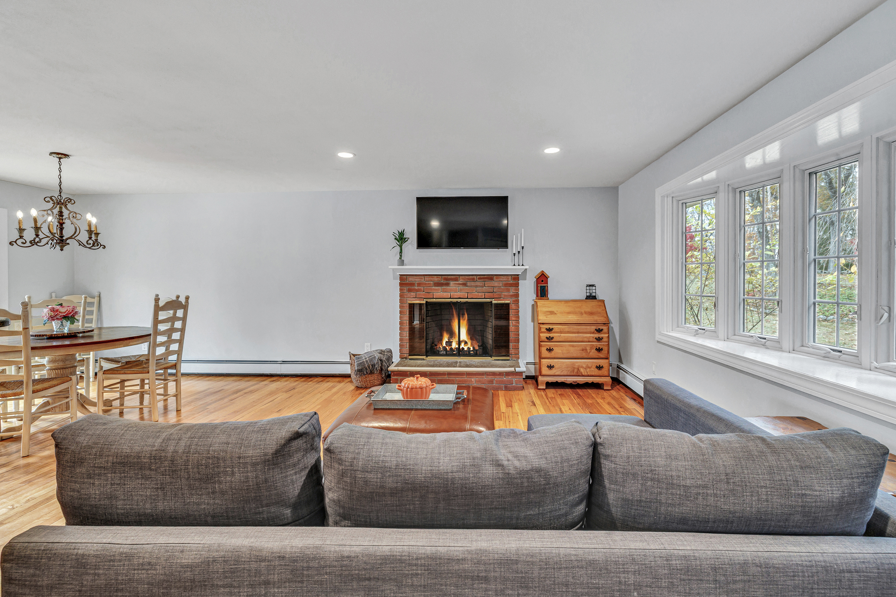 Monroe, Connecticut, 06468, United States, 4 Bedrooms Bedrooms, ,3 BathroomsBathrooms,Residential,For Sale,1989418