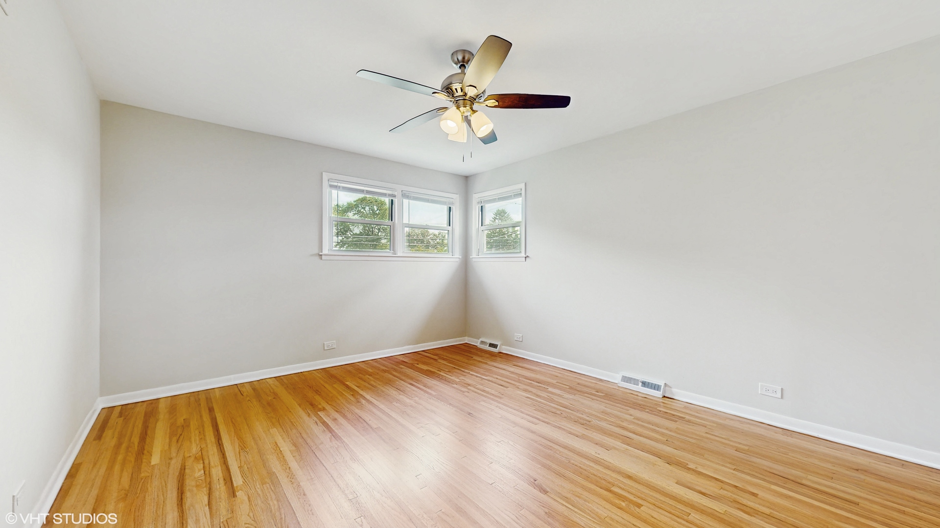 Skokie, Illinois, 60076, United States, 4 Bedrooms Bedrooms, ,2 BathroomsBathrooms,Residential,For Sale,1935170