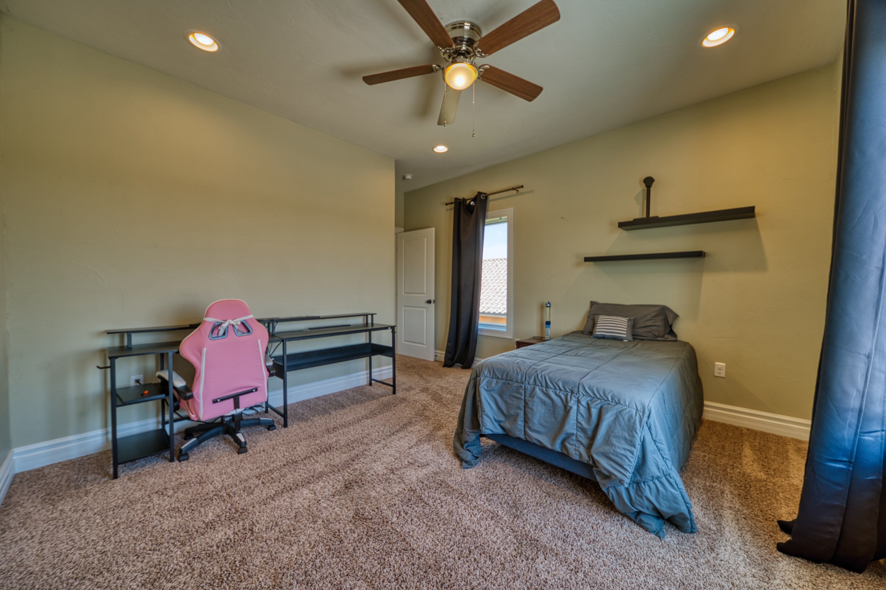 Carlsbad, New Mexico, 88220, United States, 5 Bedrooms Bedrooms, ,4 BathroomsBathrooms,Residential,For Sale,1974334