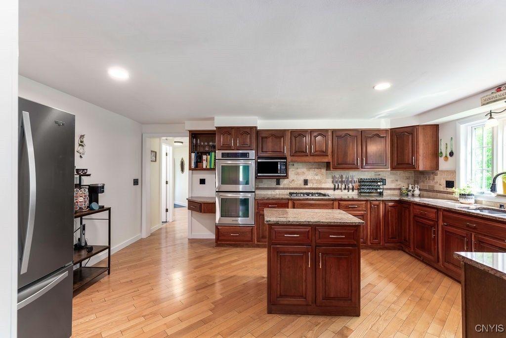 Jamesville, New York, 13078, United States, 4 Bedrooms Bedrooms, ,4 BathroomsBathrooms,Residential,For Sale,1829138