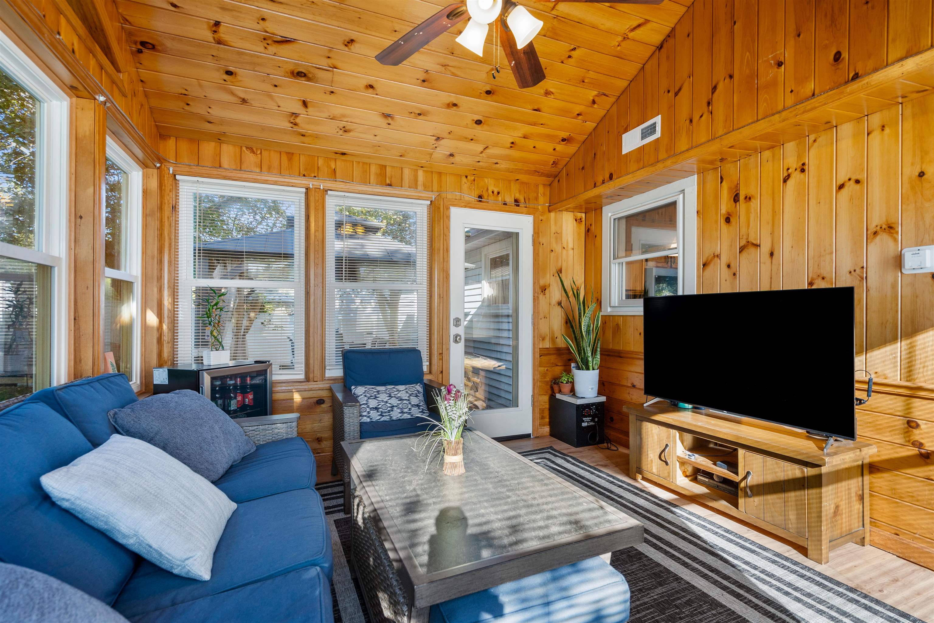 Manchester, New Hampshire, 03103, United States, 3 Bedrooms Bedrooms, ,2 BathroomsBathrooms,Residential,For Sale,1989722