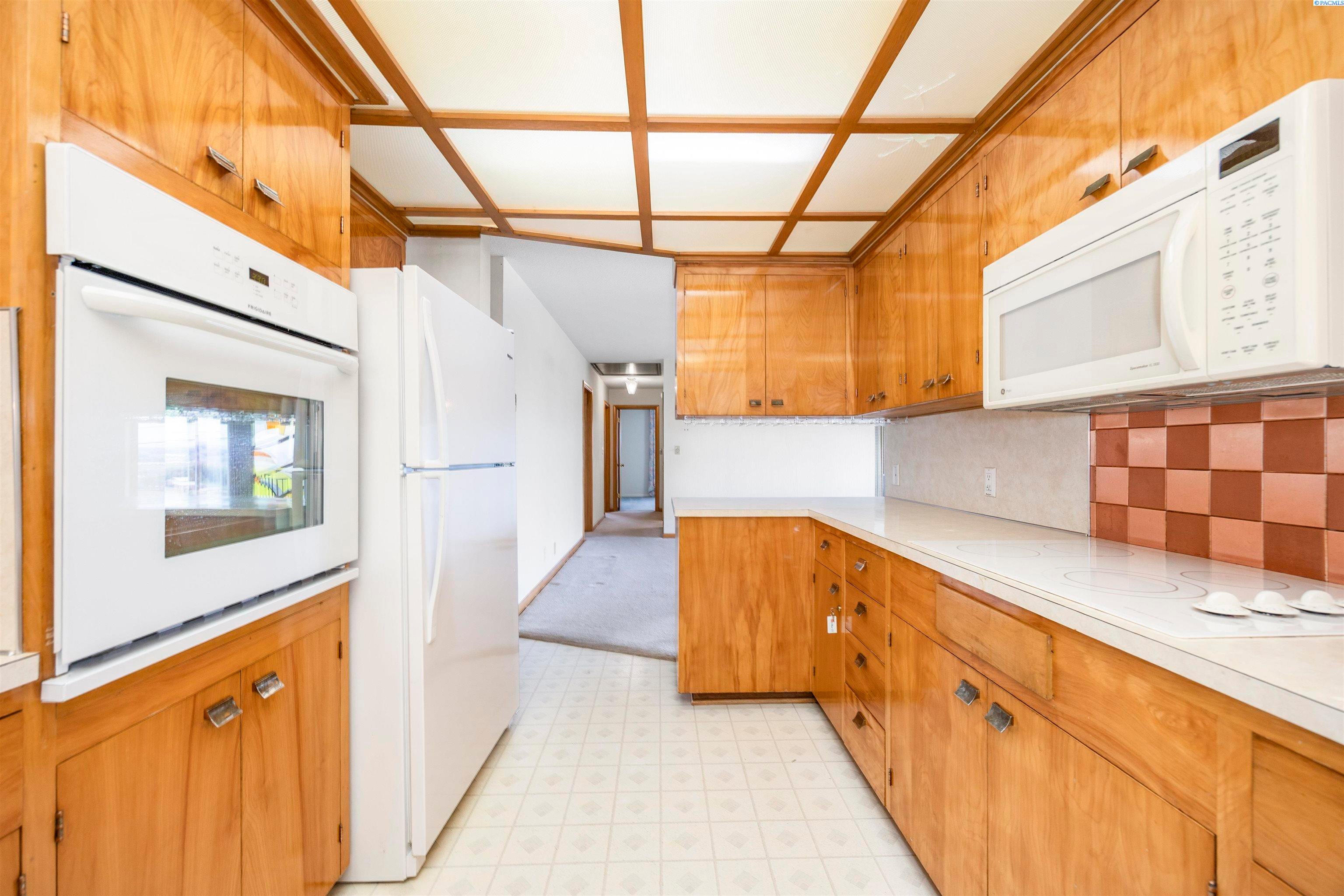 Sunnyside, Washington, 98944, United States, 3 Bedrooms Bedrooms, ,3 BathroomsBathrooms,Residential,For Sale,1973800