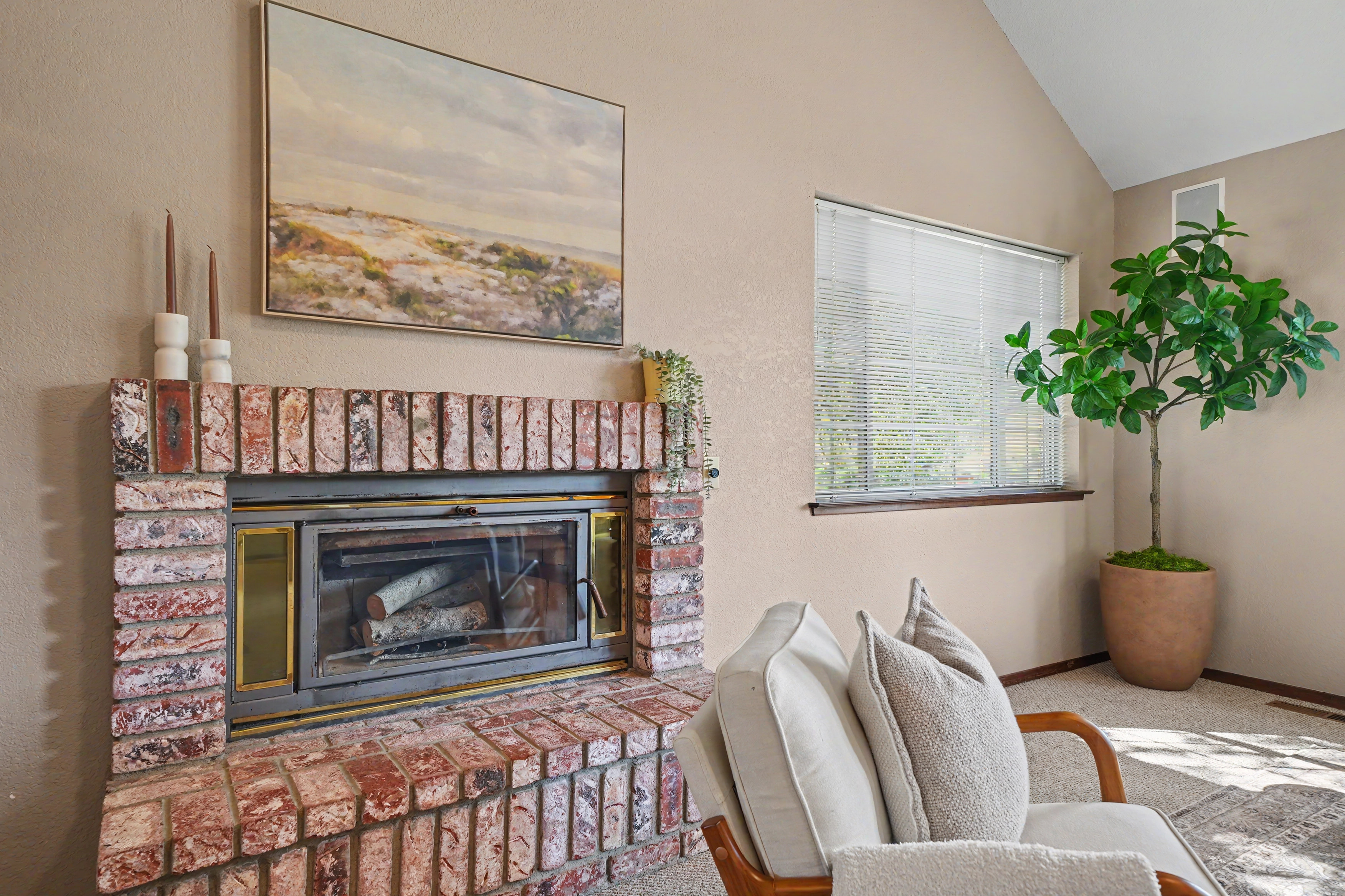  Spacious Sutter Creek Home with Hillside Views and Endless Potential - 物件實景