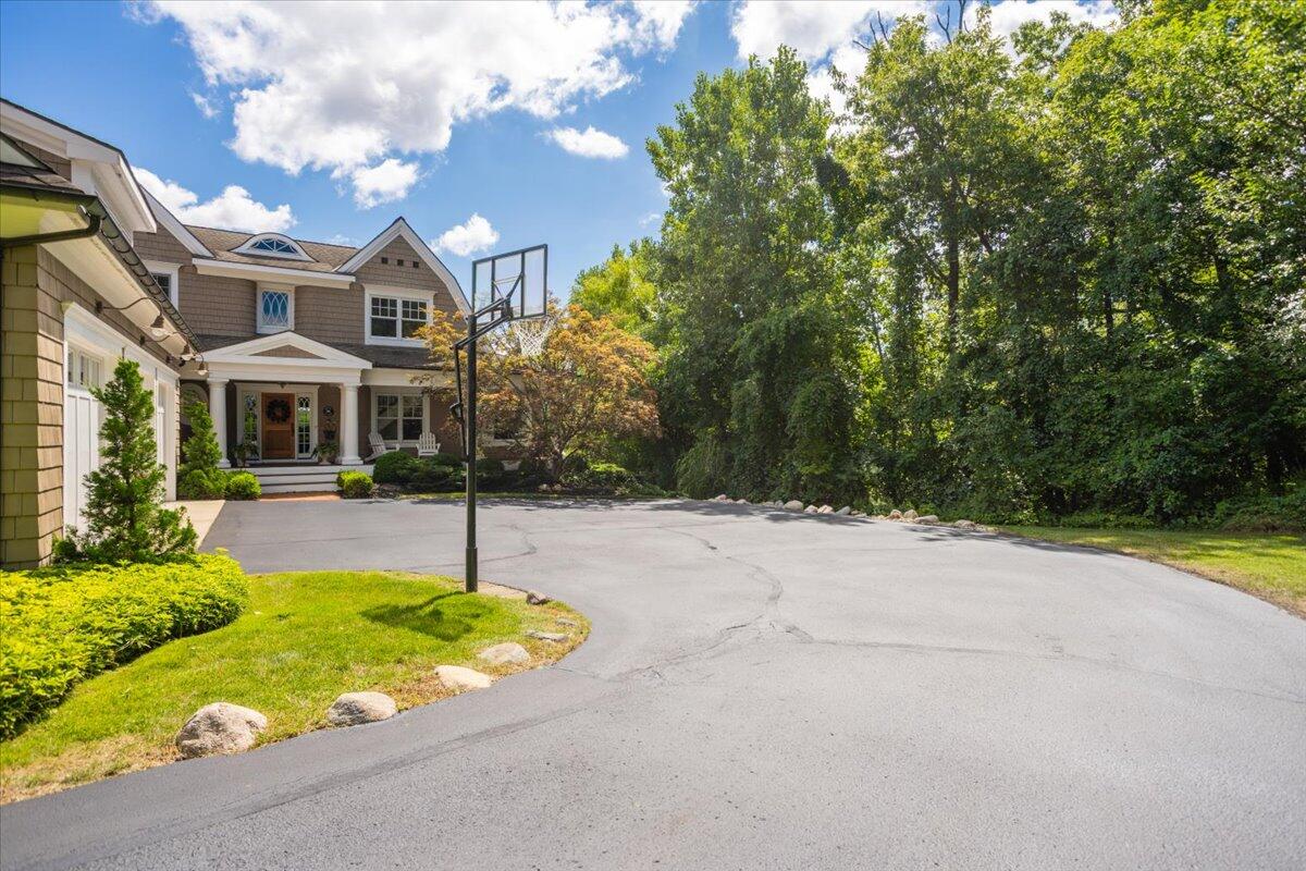 East Grand Rapids, Michigan, 49506, United States, 5 Bedrooms Bedrooms, ,5 BathroomsBathrooms,Residential,For Sale,1933647
