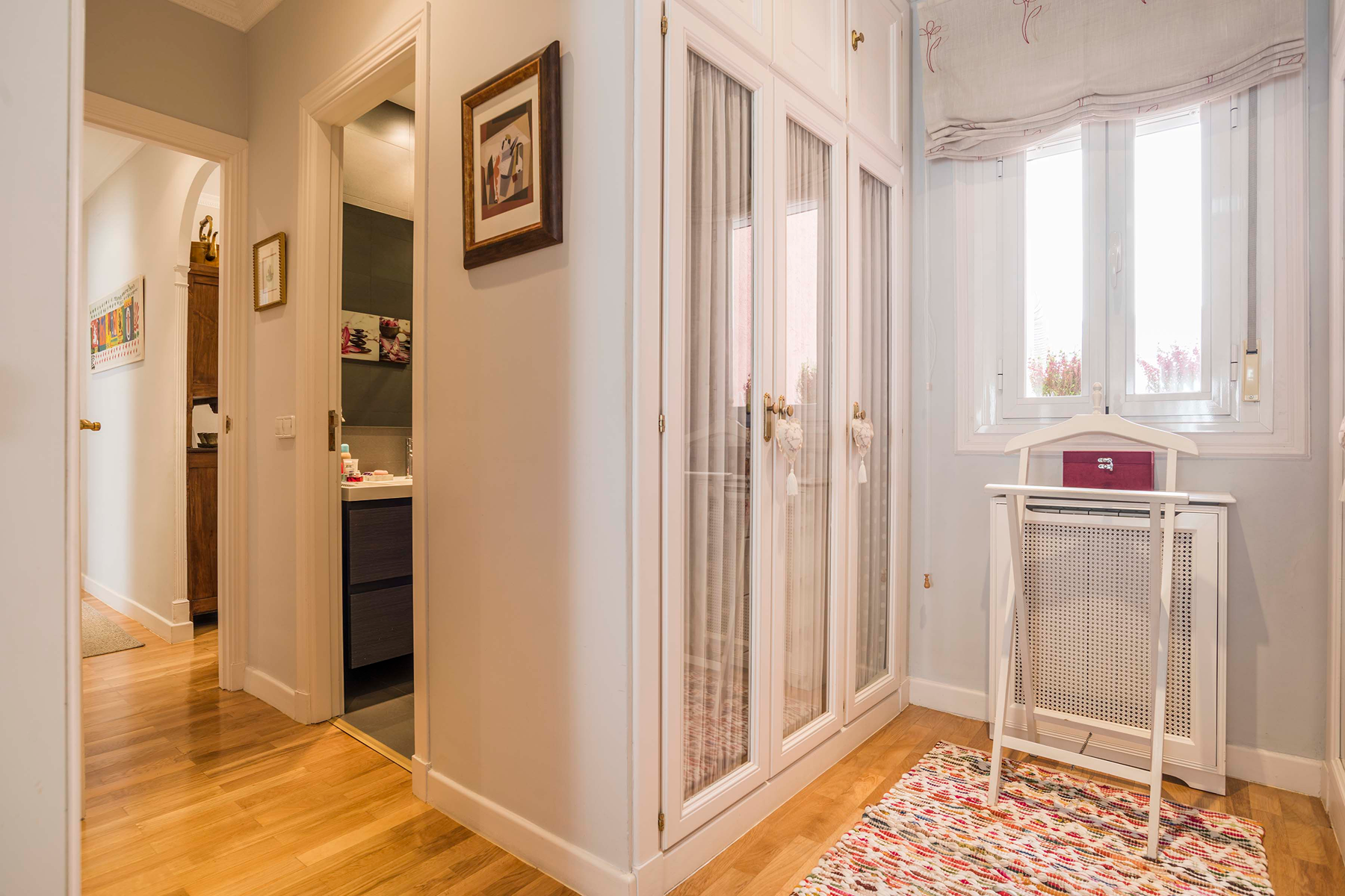  Exterior apartment in Trafalgar with four street-facing balconies - 物件實景