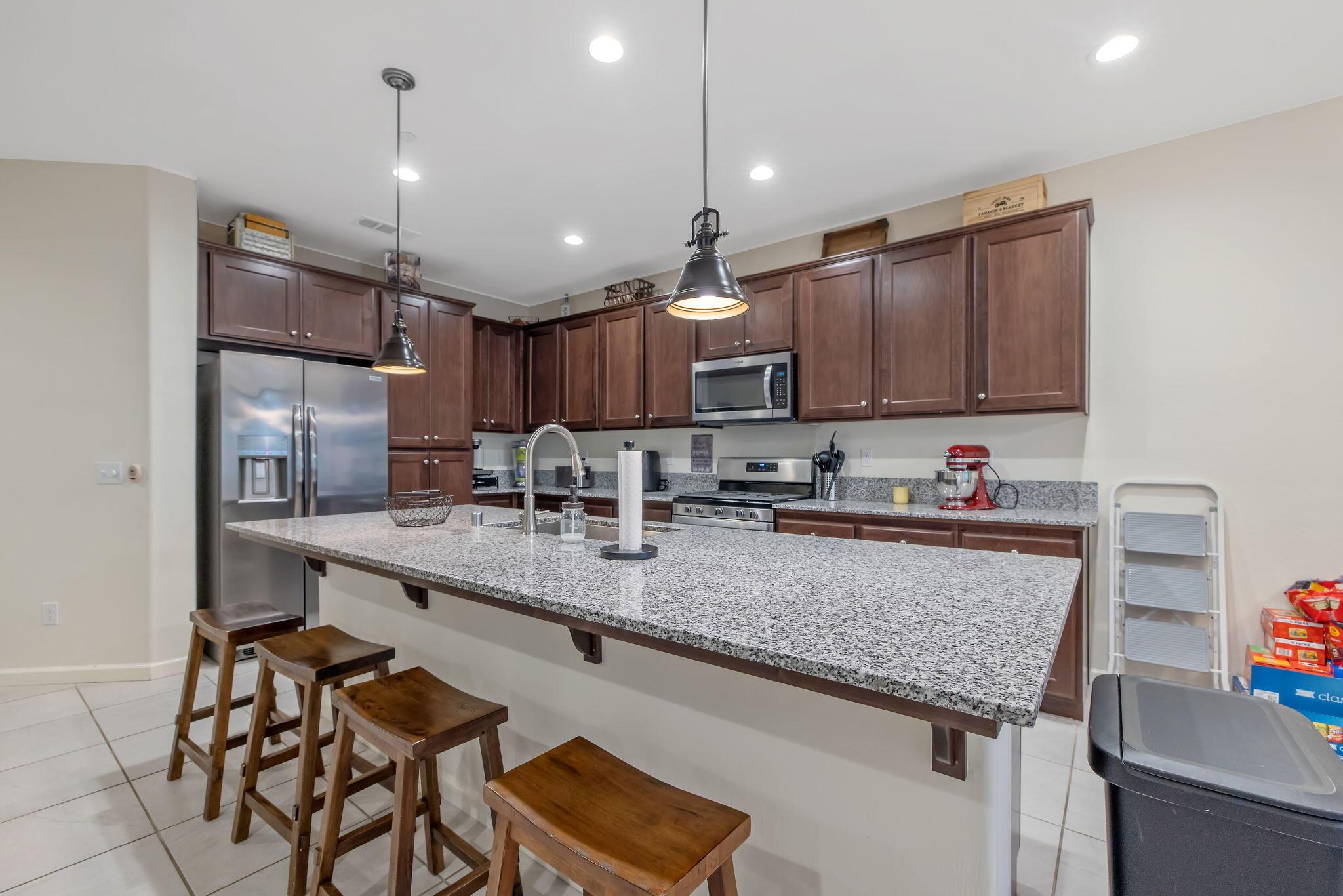 Visalia, California, 93291, United States, 4 Bedrooms Bedrooms, ,2 BathroomsBathrooms,Residential,For Sale,1927793